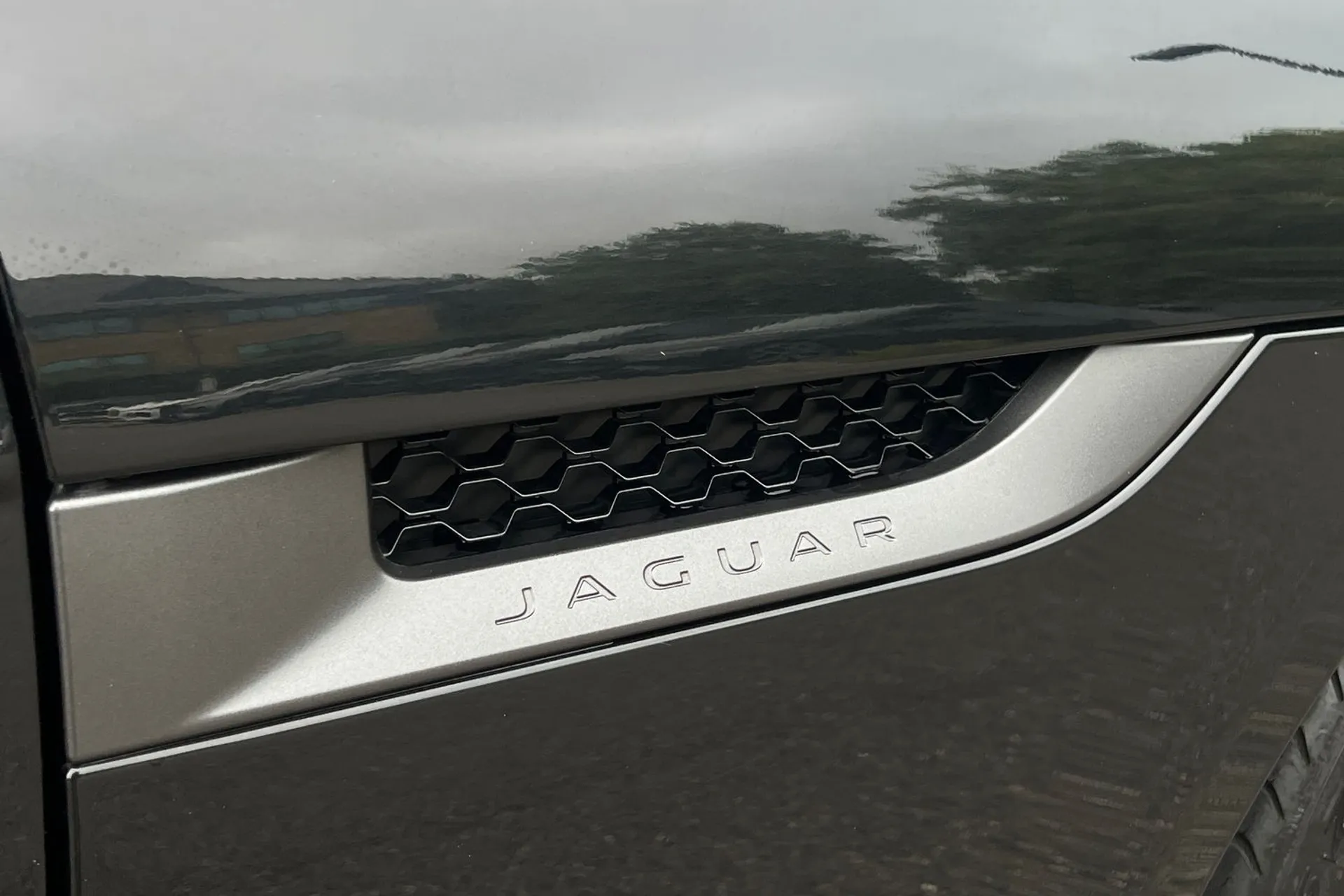 Jaguar F-TYPE thumbnail image number 51