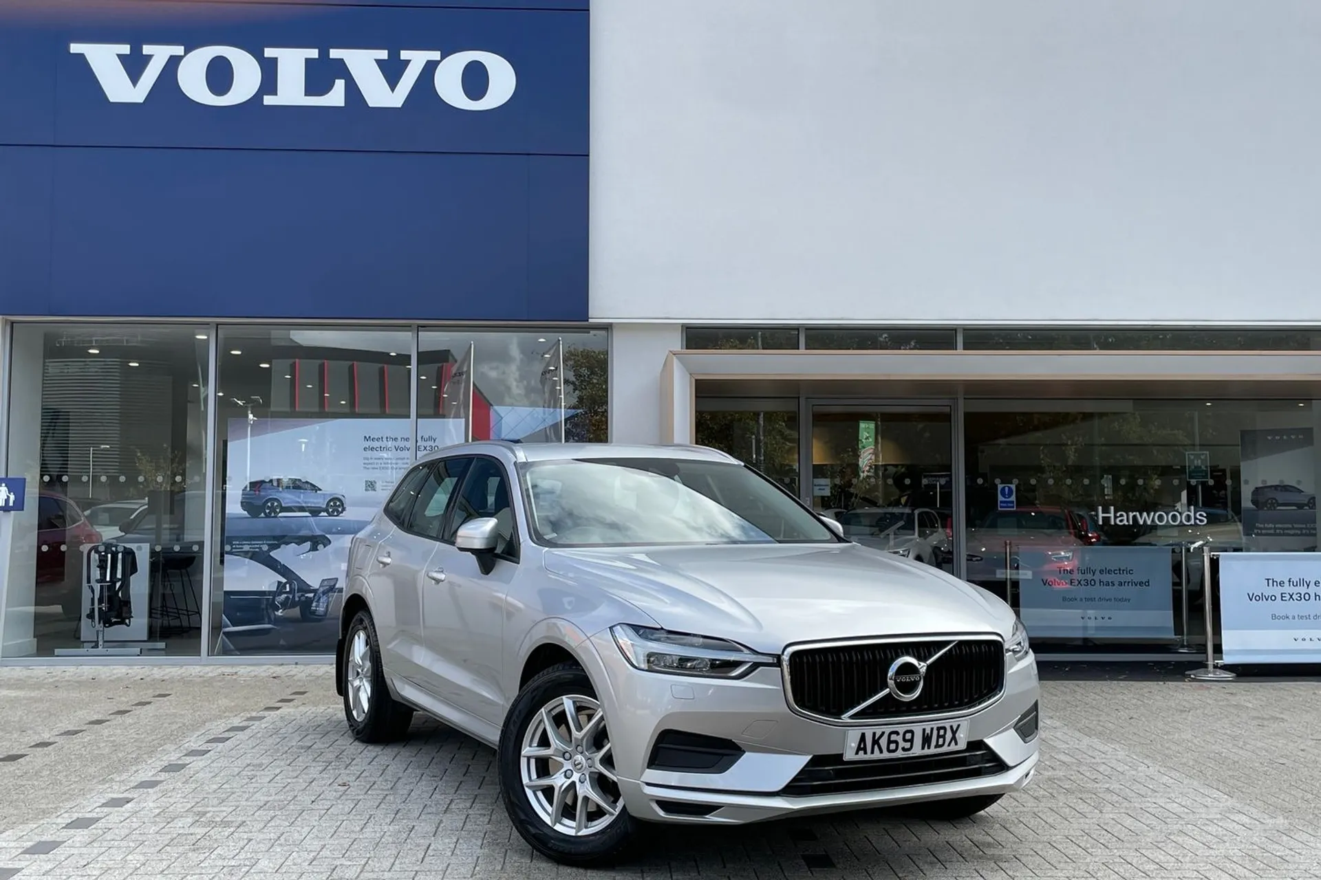 Volvo XC60 focused image