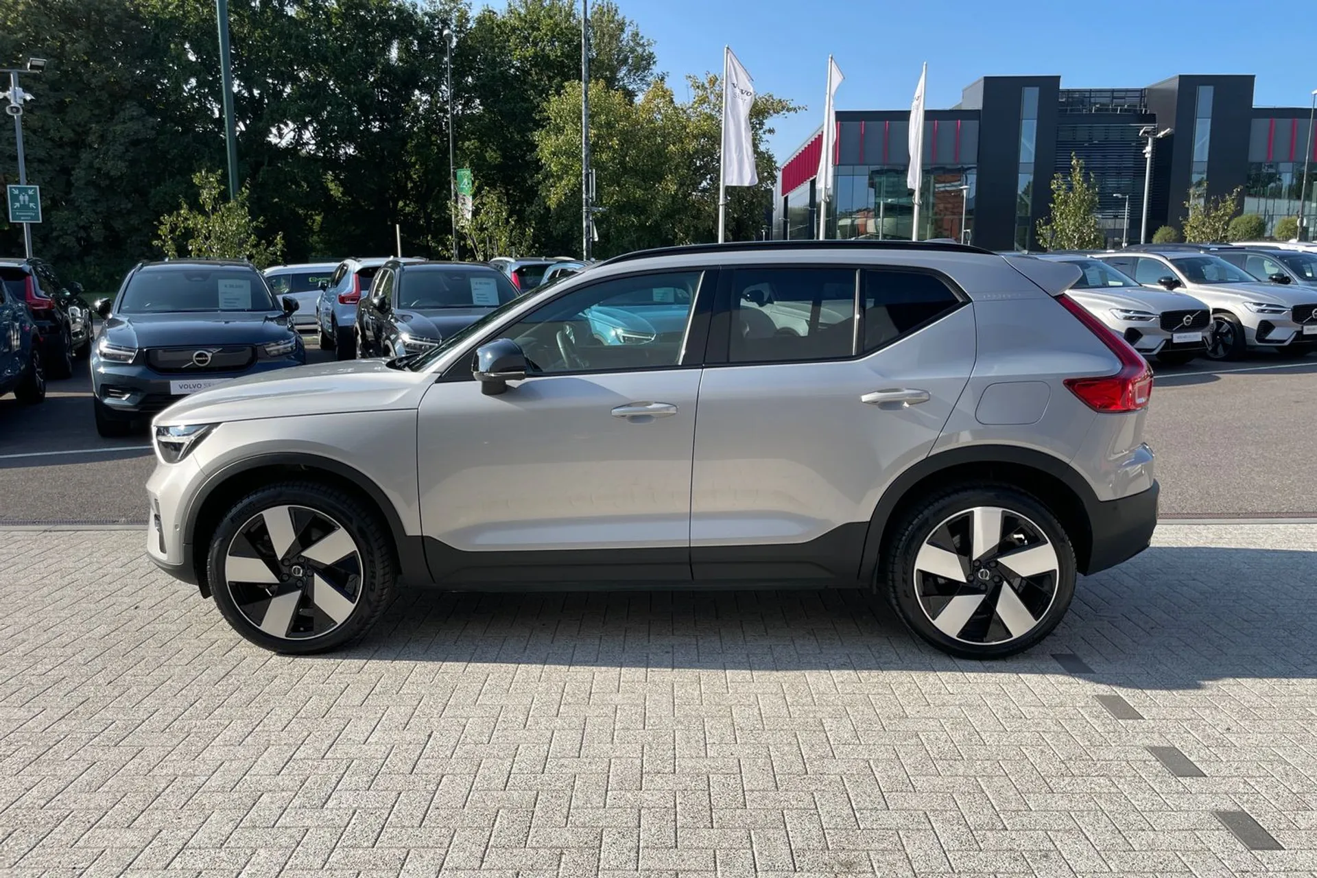 Volvo XC40 thumbnail image number 11