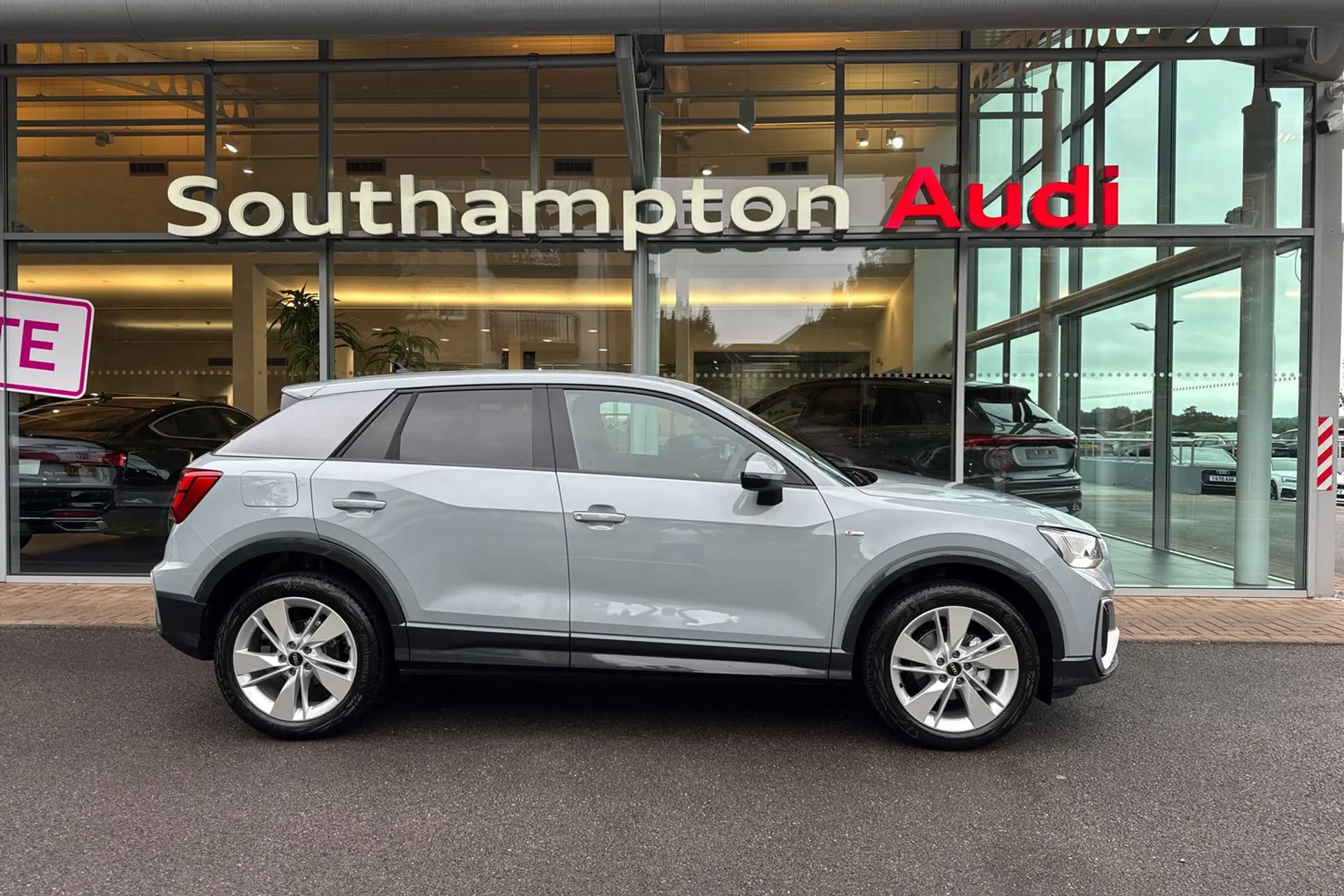 Audi Q2 thumbnail image number 2