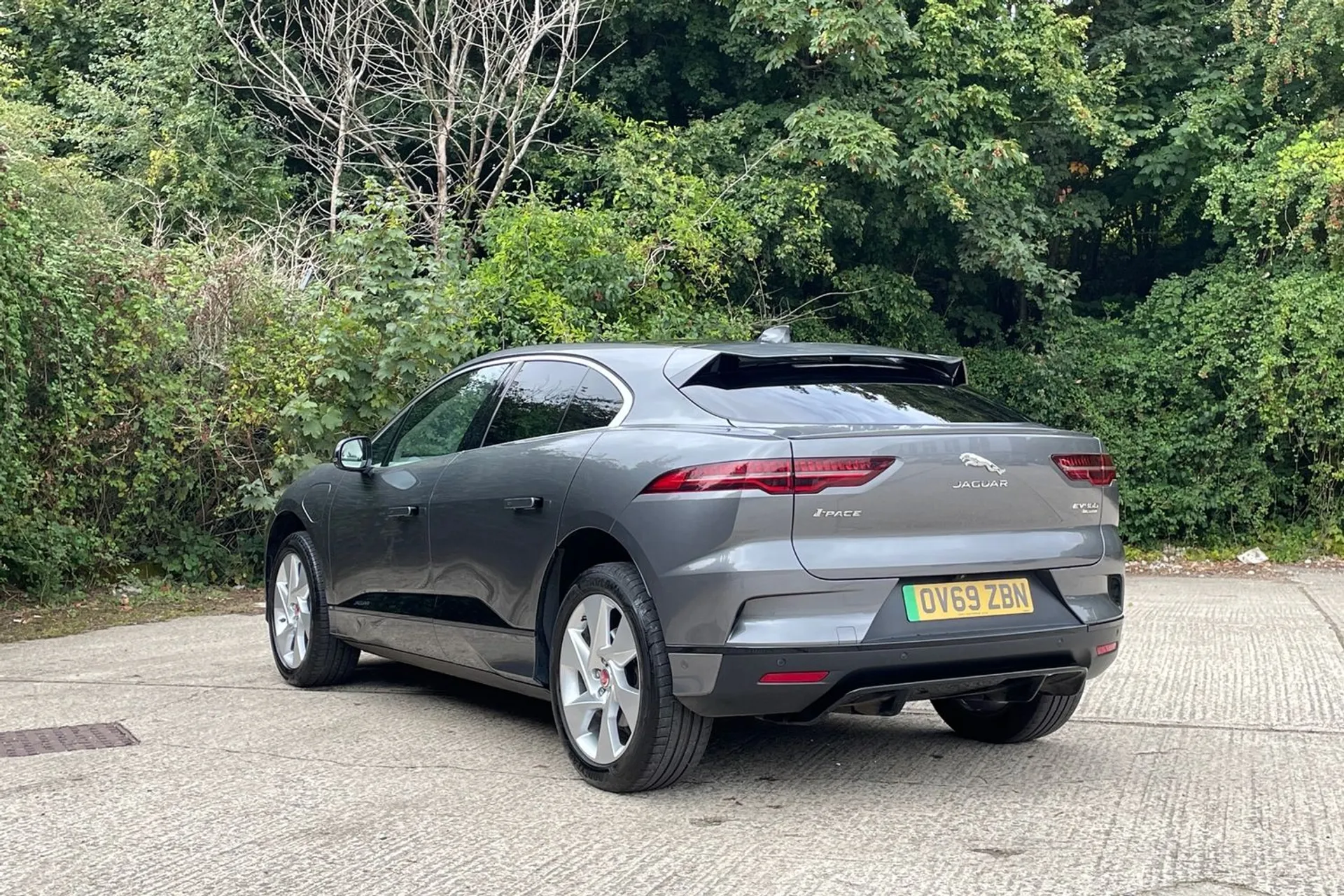 Jaguar I-PACE thumbnail image number 10