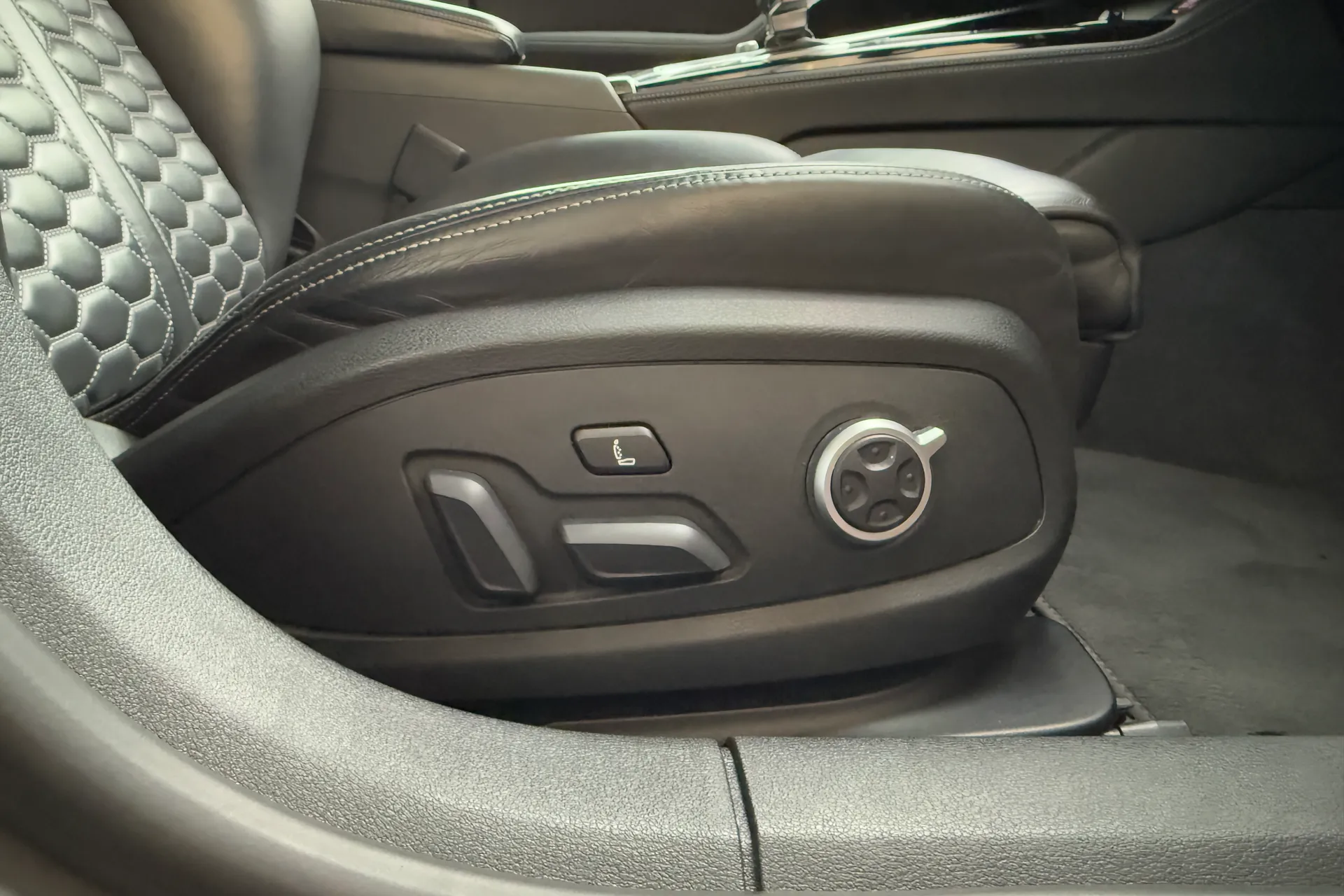 Audi RS5 thumbnail image number 37