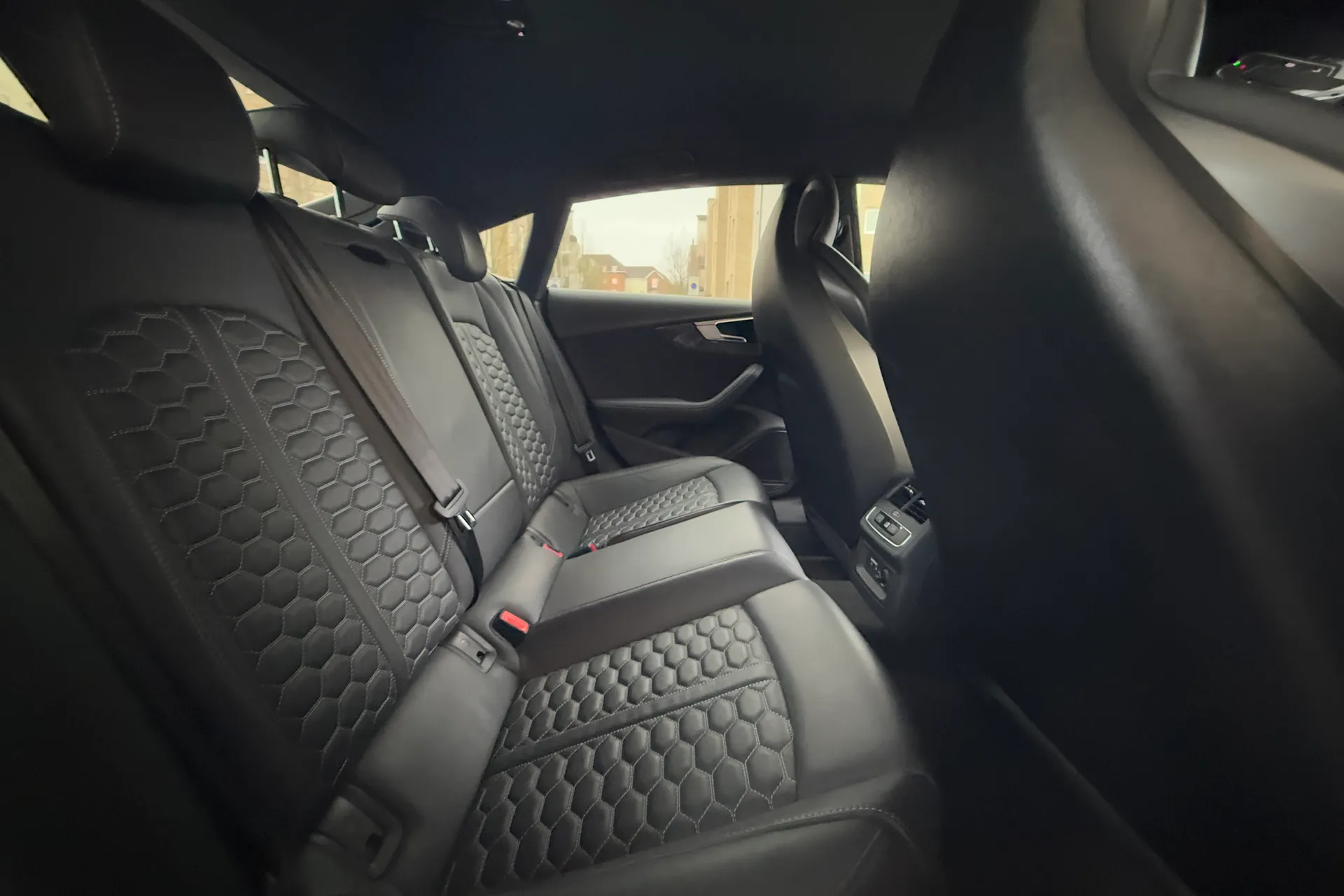 Audi RS5 thumbnail image number 44