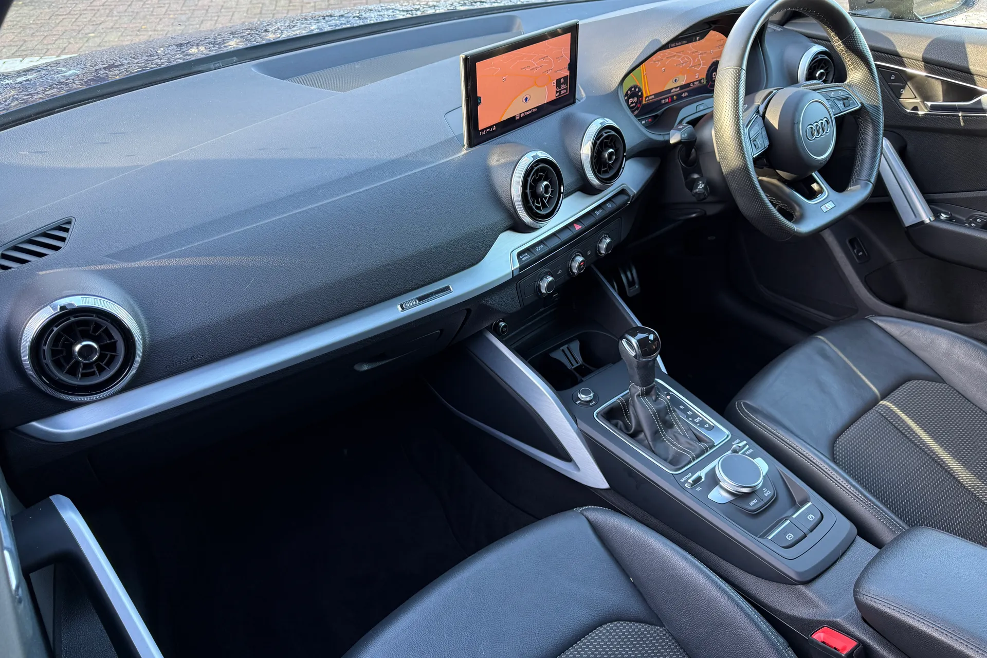 Audi Q2 thumbnail image number 17