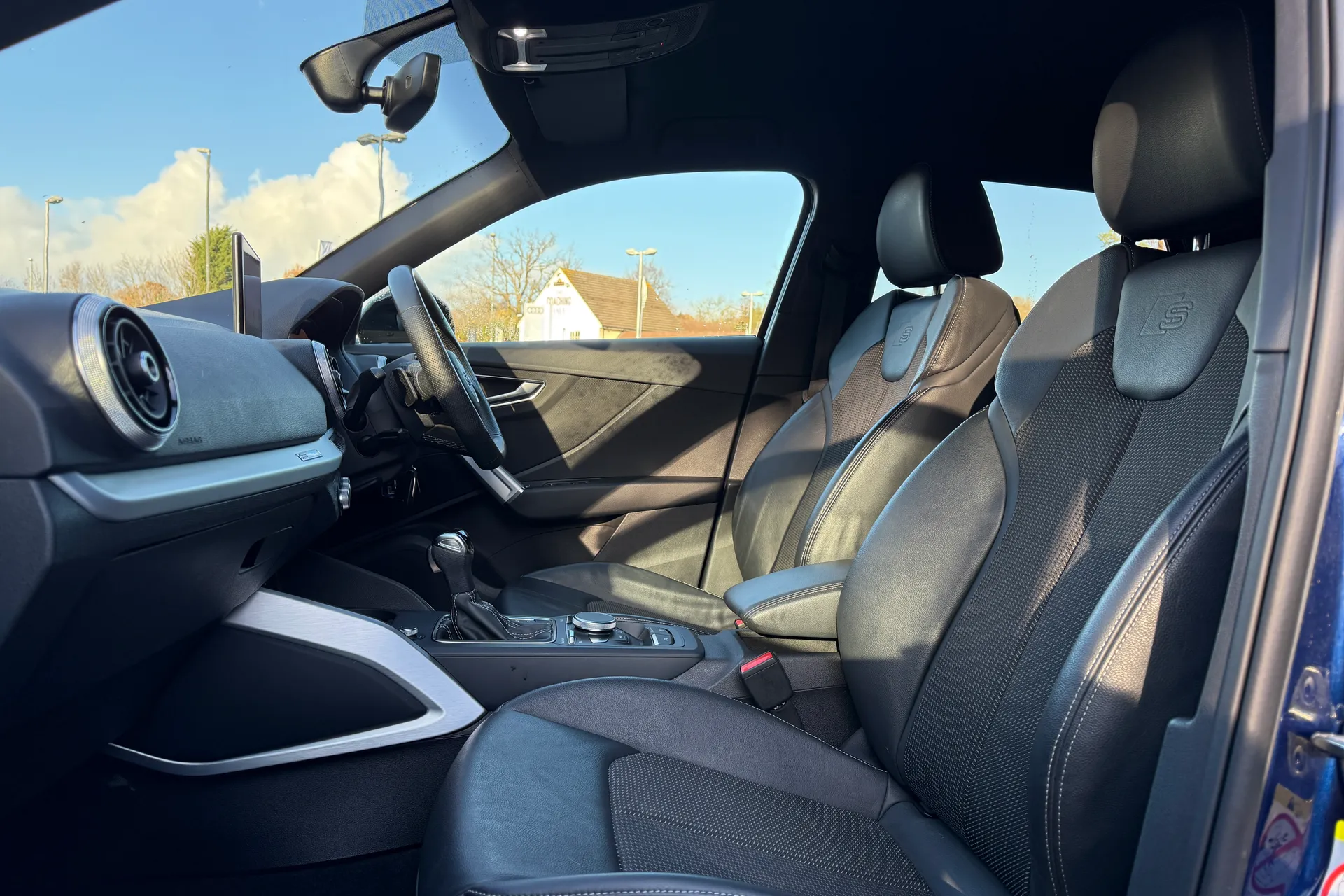 Audi Q2 thumbnail image number 18