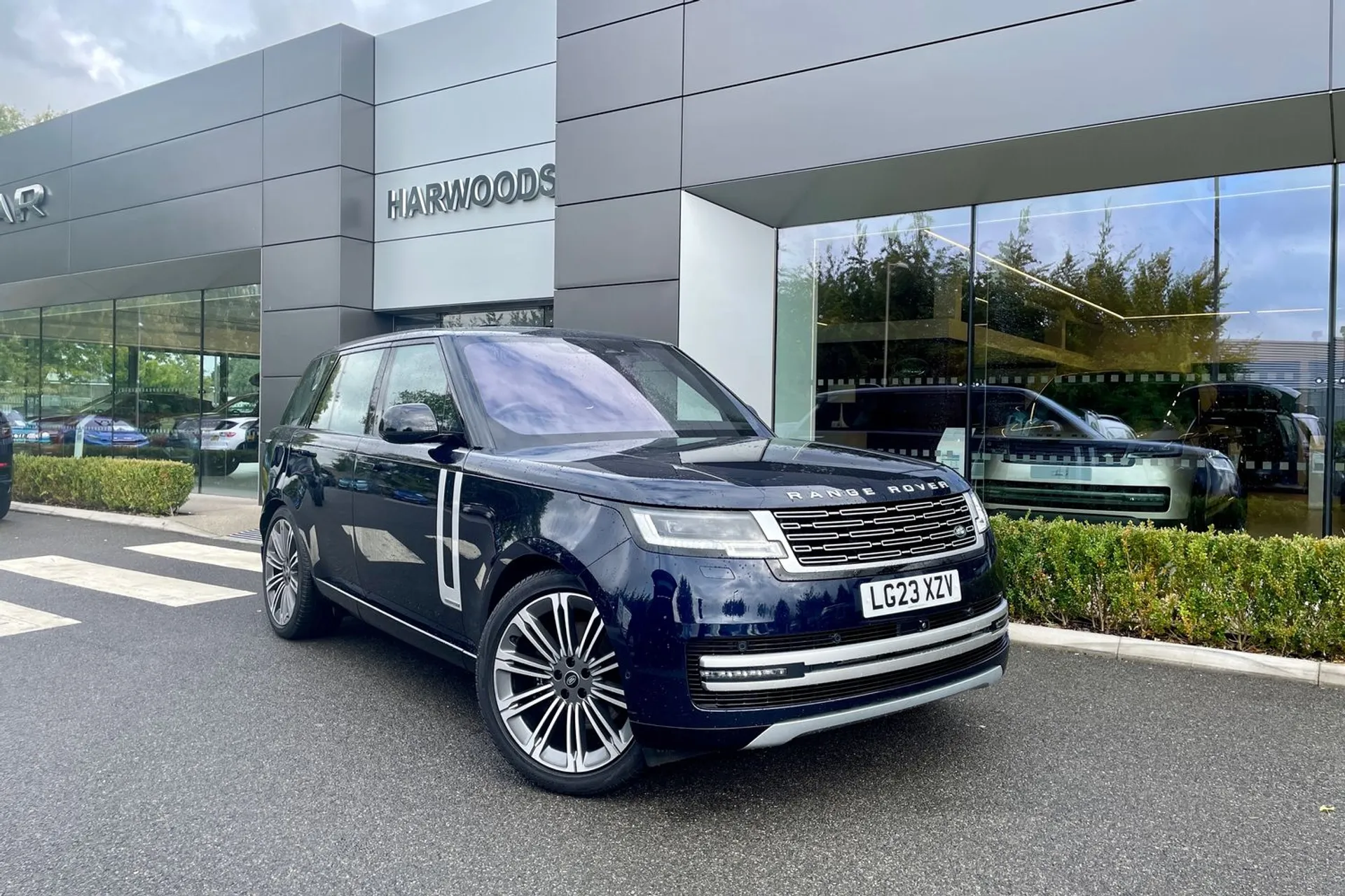 LAND ROVER RANGE ROVER focused image