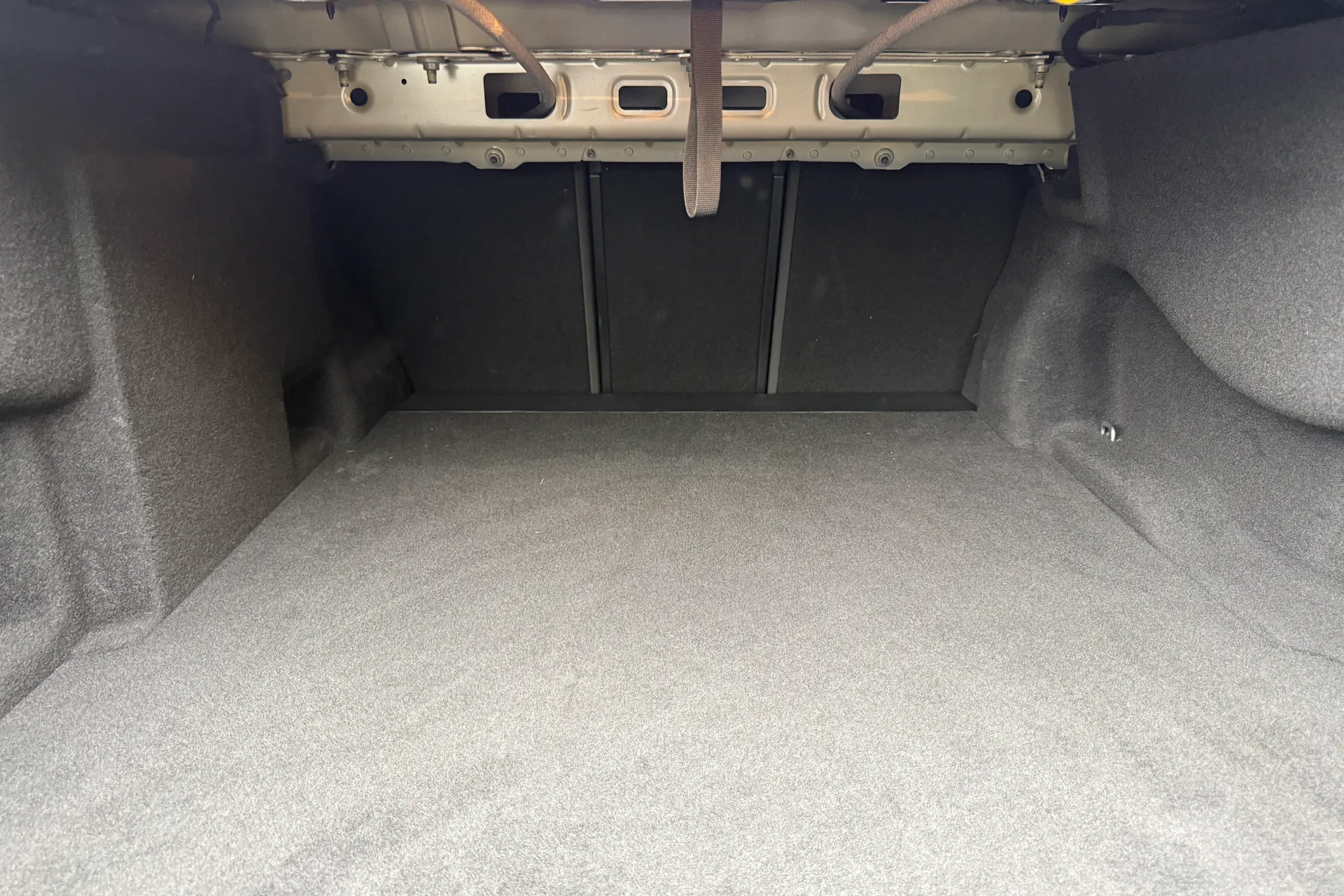 Jaguar XF R-DYNAMIC HSE BLACK AU thumbnail image number 30