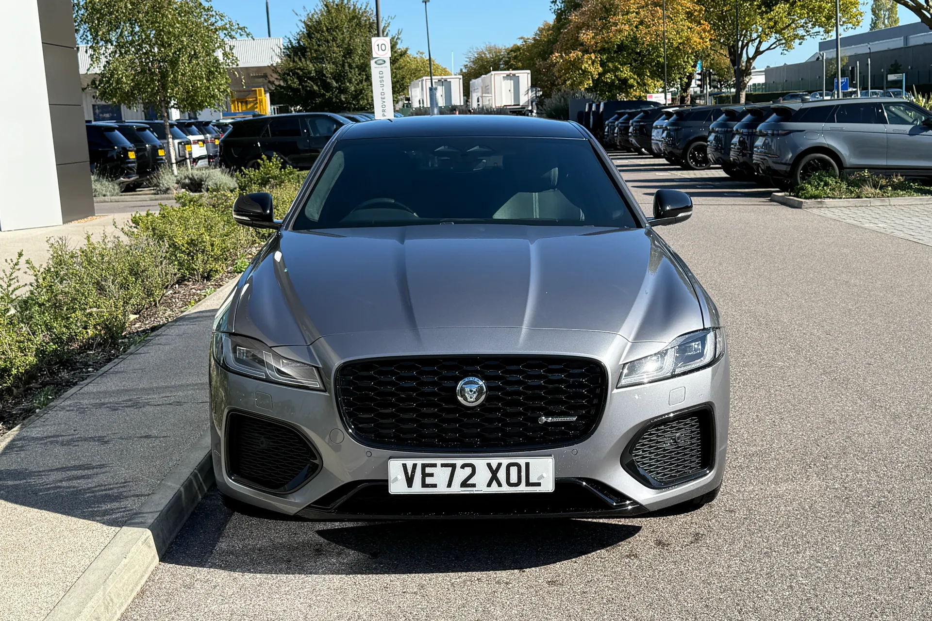 Jaguar XF R-DYNAMIC HSE BLACK AU thumbnail image number 16