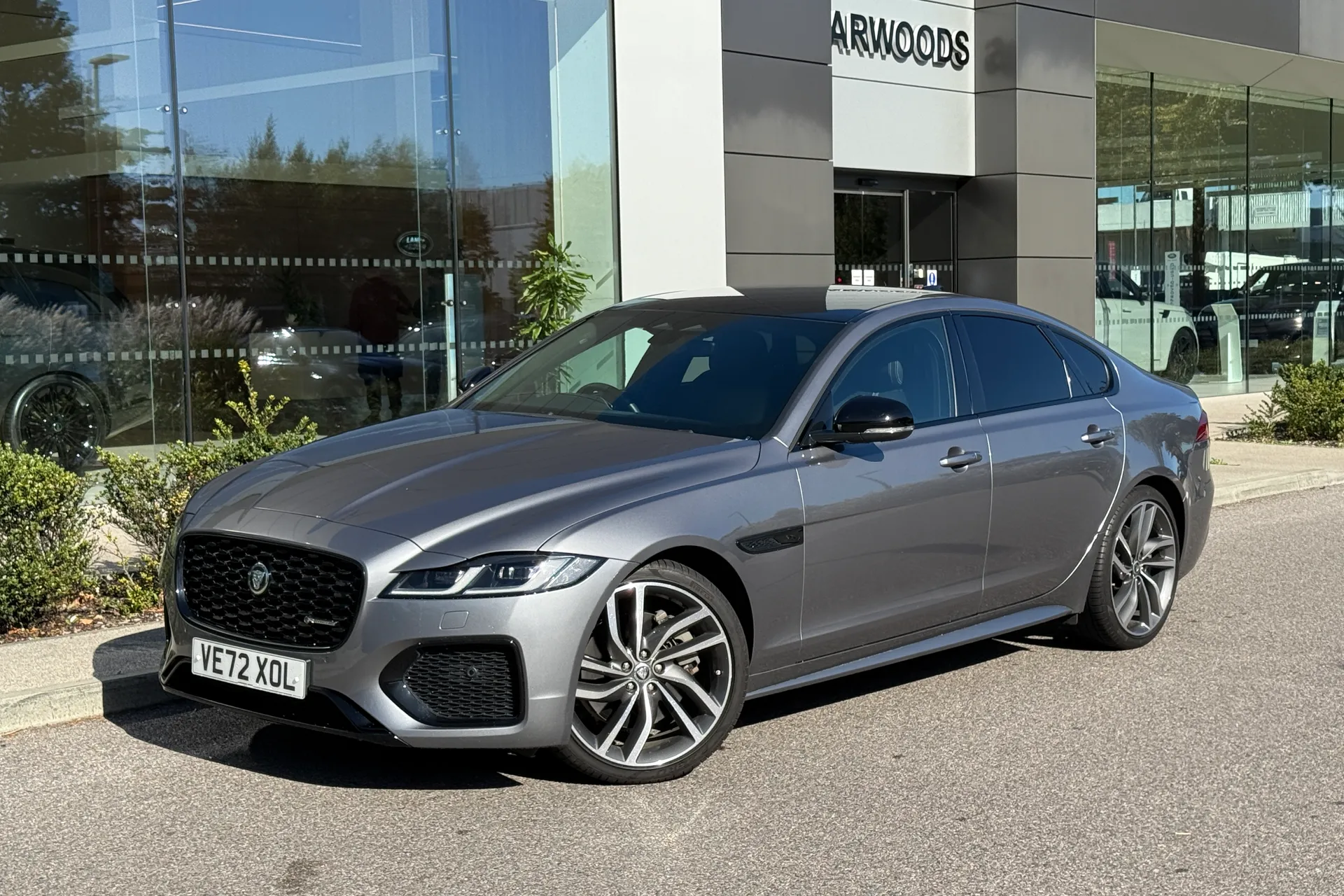 Jaguar XF R-DYNAMIC HSE BLACK AU thumbnail image number 15