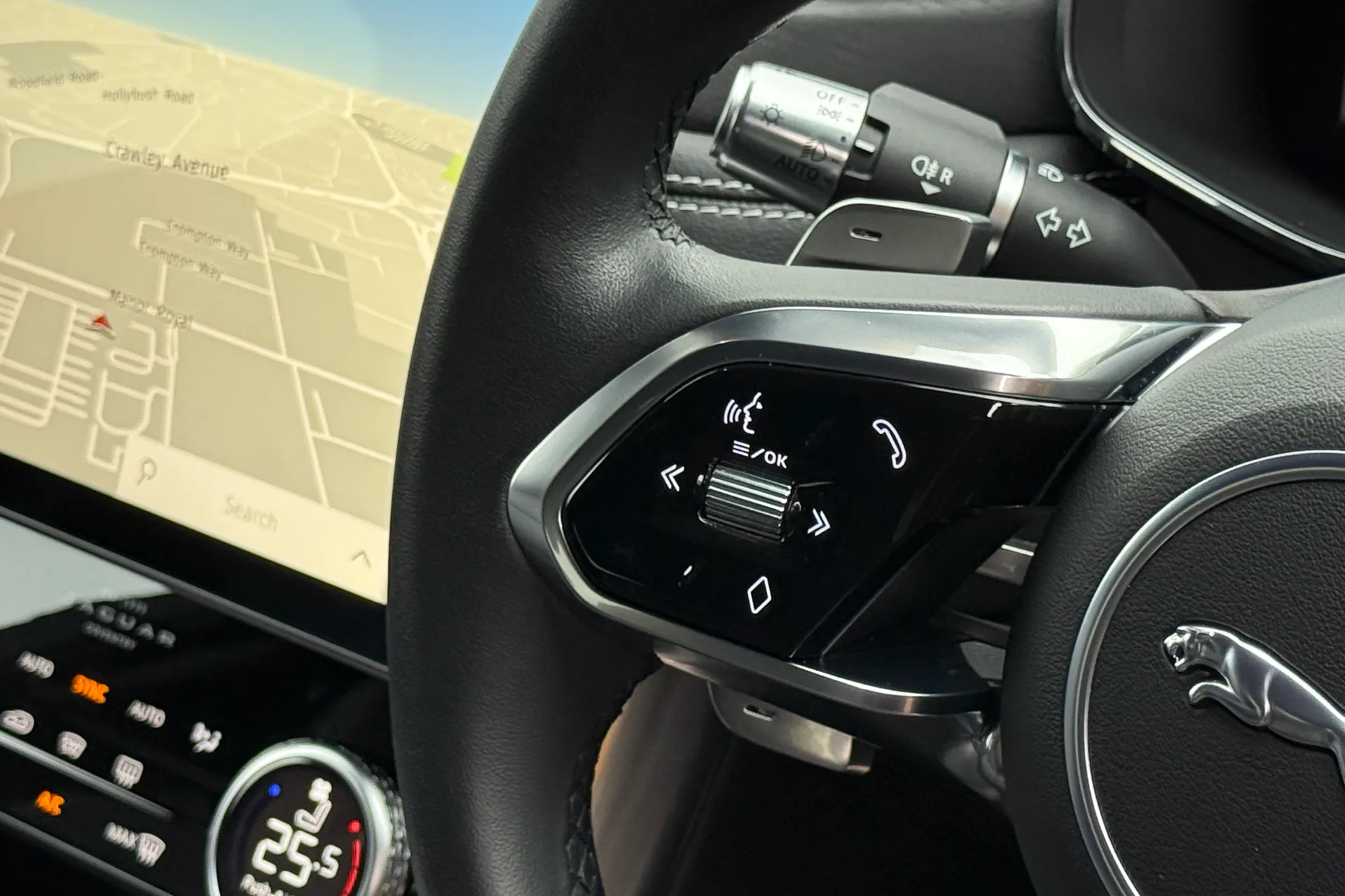 Jaguar XF R-DYNAMIC HSE BLACK AU thumbnail image number 42