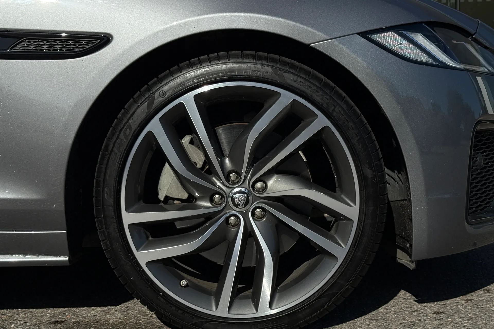 Jaguar XF R-DYNAMIC HSE BLACK AU thumbnail image number 18