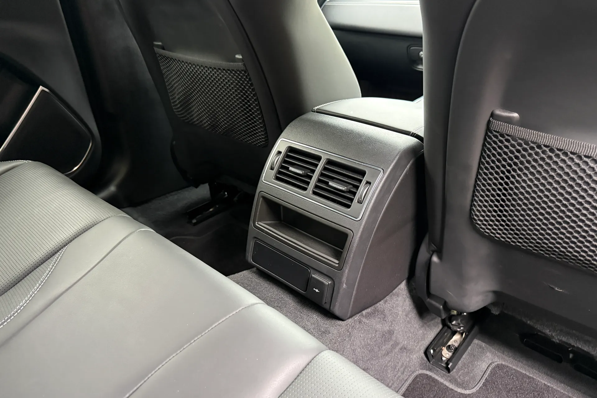 Jaguar XF R-DYNAMIC HSE BLACK AU thumbnail image number 35