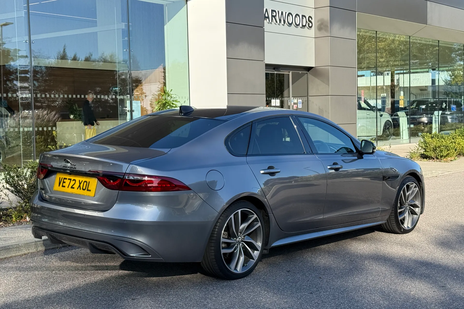 Jaguar XF R-DYNAMIC HSE BLACK AU thumbnail image number 11