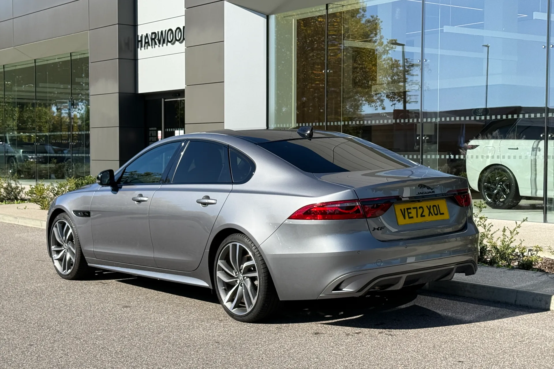 Jaguar XF R-DYNAMIC HSE BLACK AU thumbnail image number 13