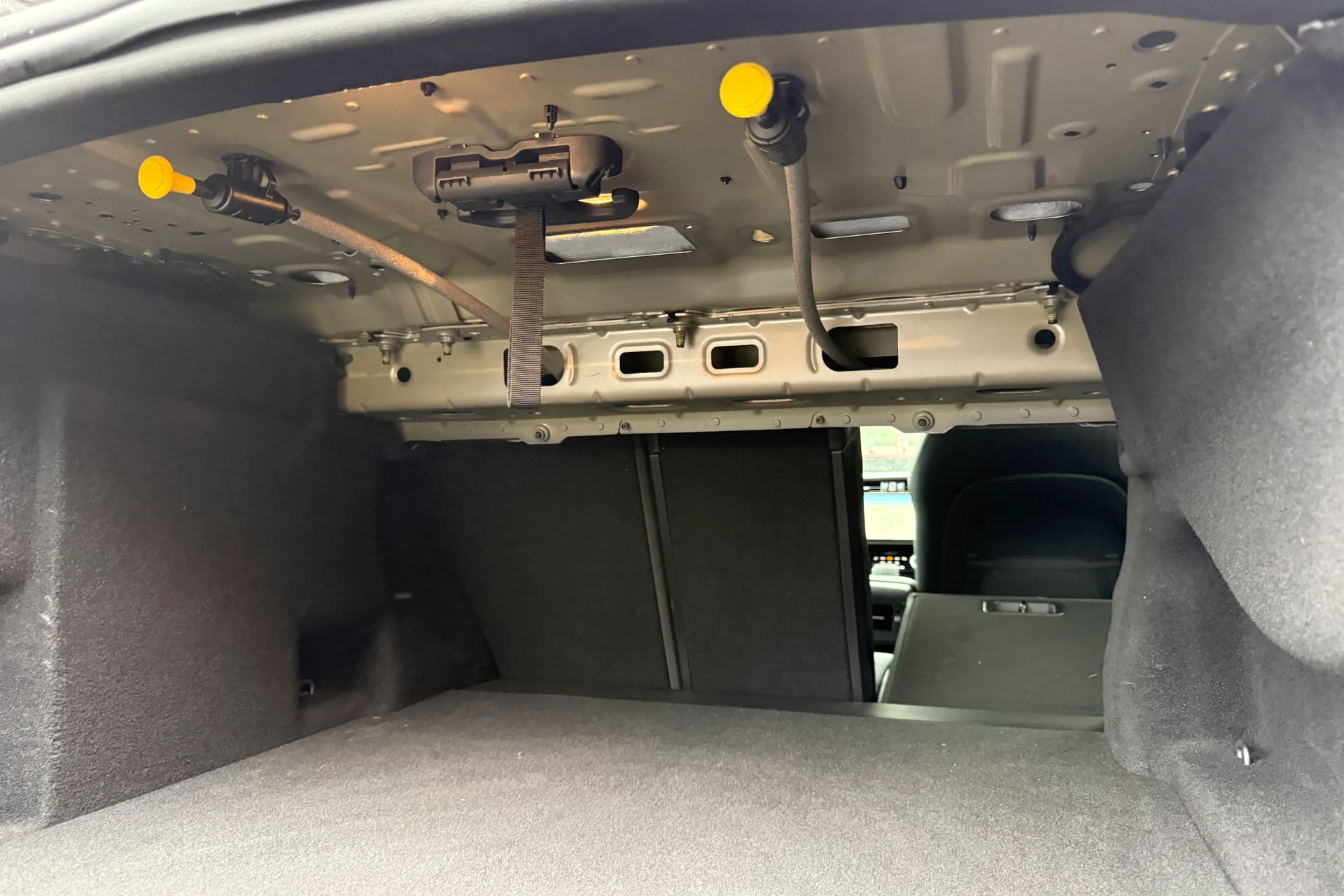 Jaguar XF R-DYNAMIC HSE BLACK AU thumbnail image number 32