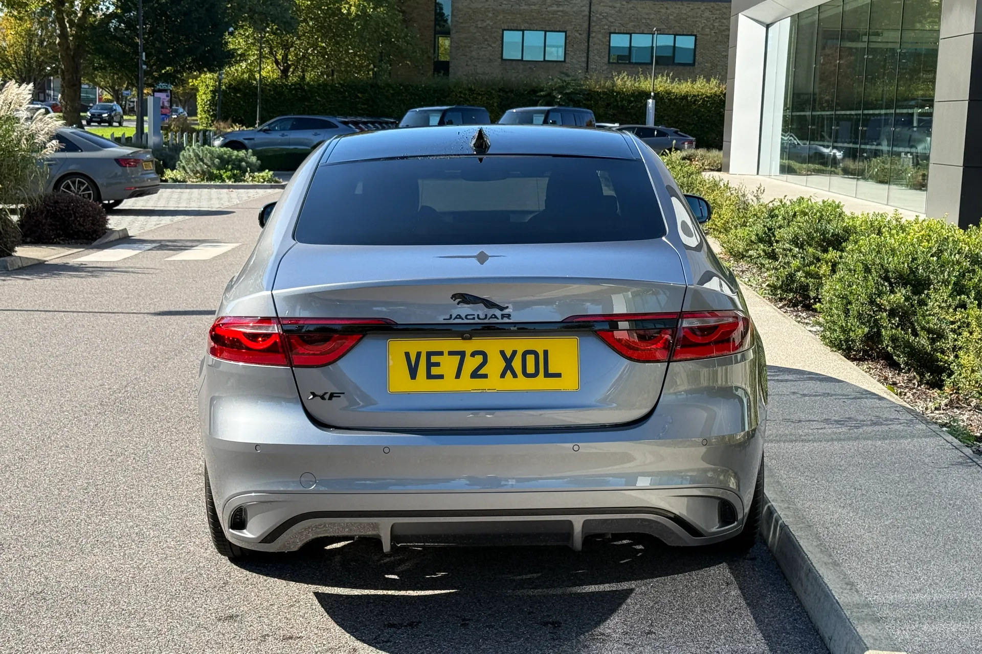 Jaguar XF R-DYNAMIC HSE BLACK AU thumbnail image number 12