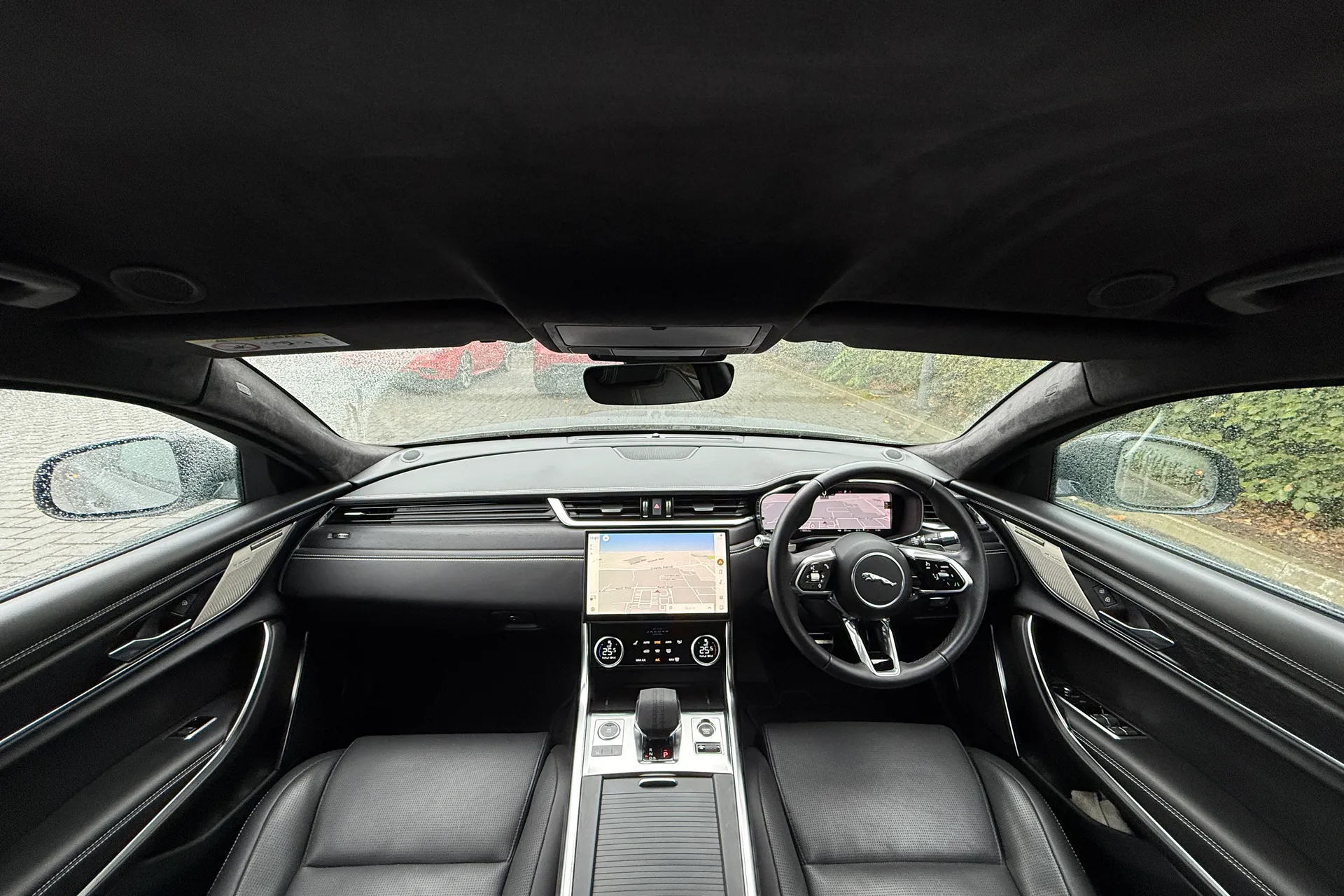 Jaguar XF R-DYNAMIC HSE BLACK AU thumbnail image number 4