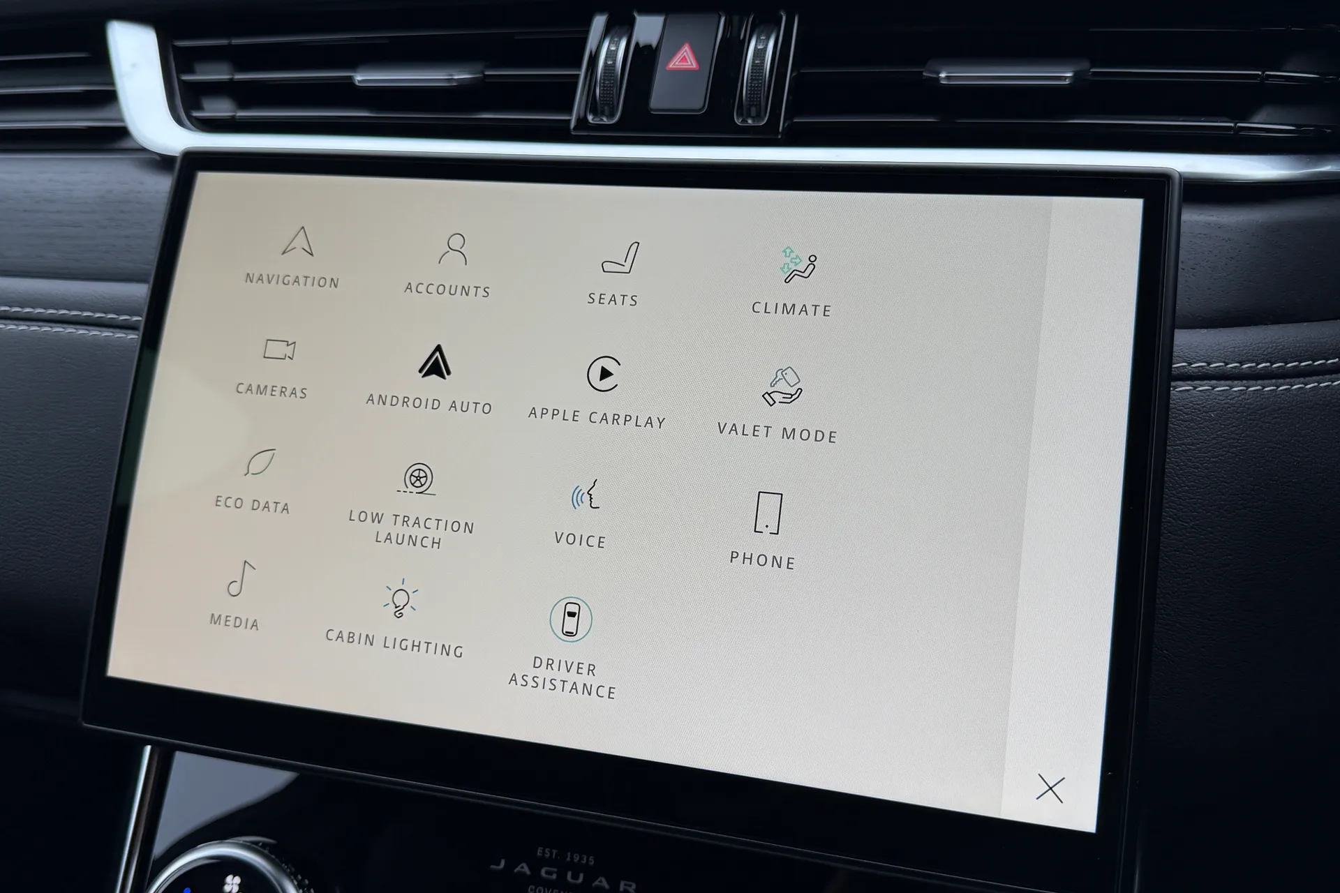 Jaguar XF R-DYNAMIC HSE BLACK AU thumbnail image number 28