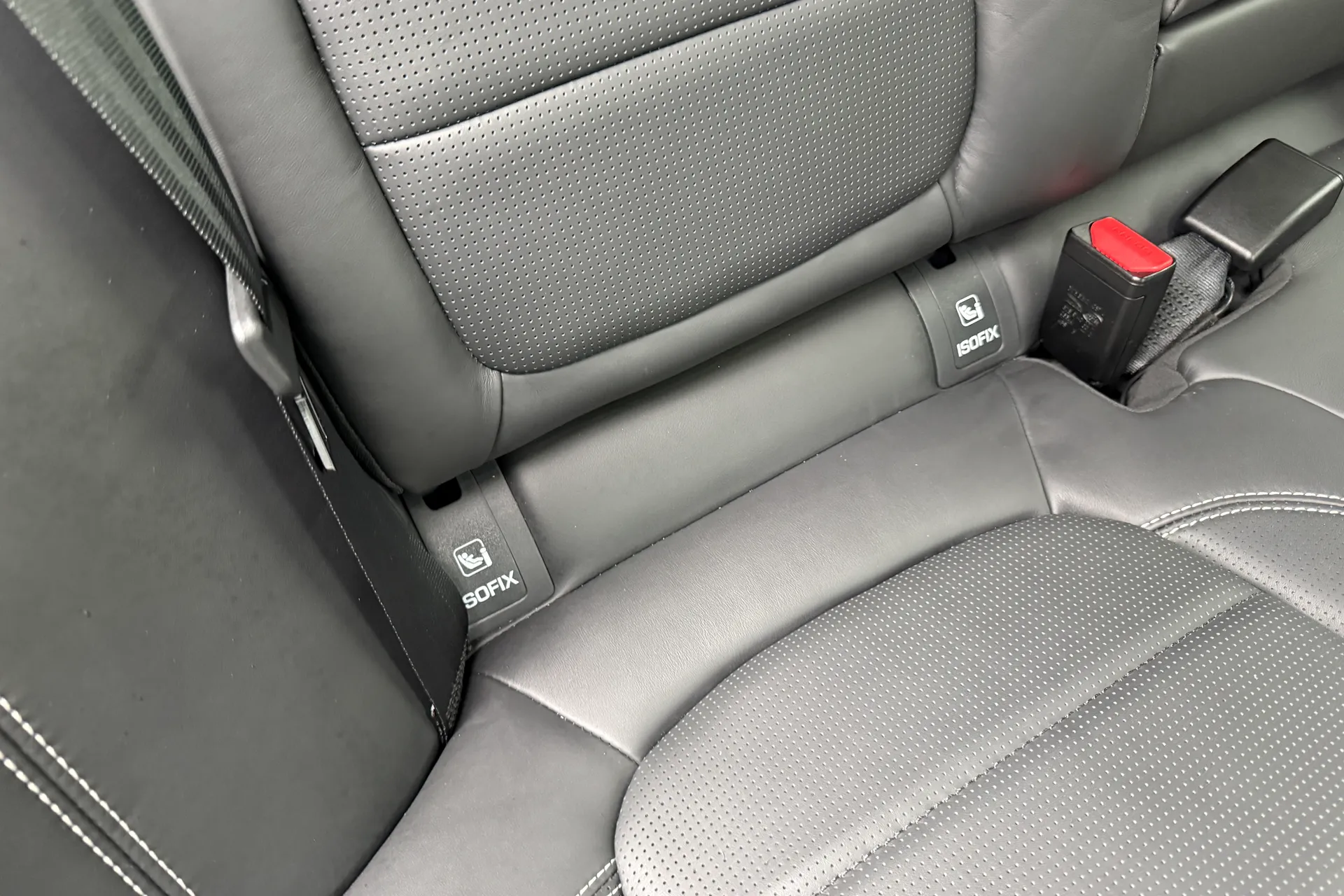 Jaguar XF R-DYNAMIC HSE BLACK AU thumbnail image number 34