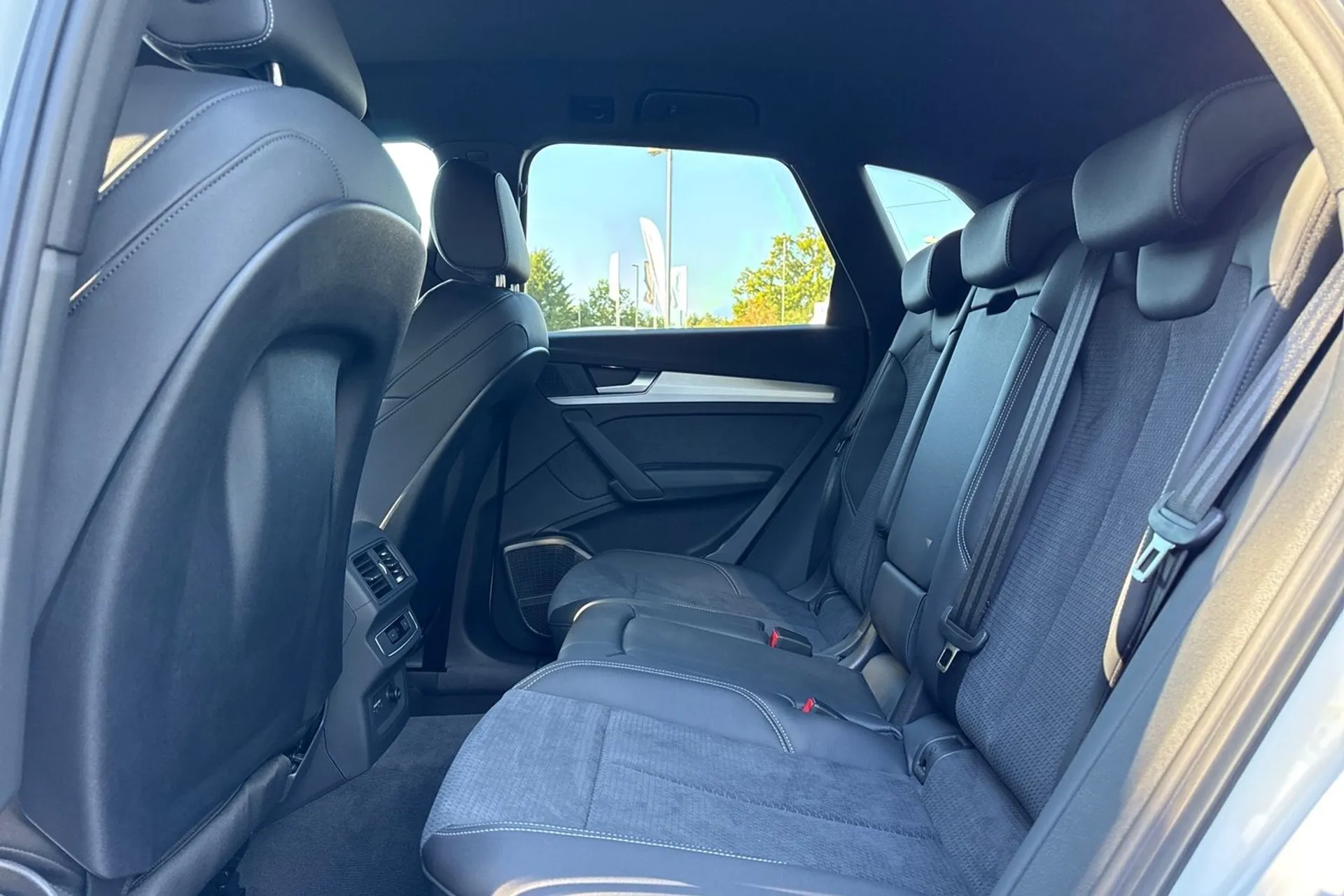 Audi Q5 thumbnail image number 30