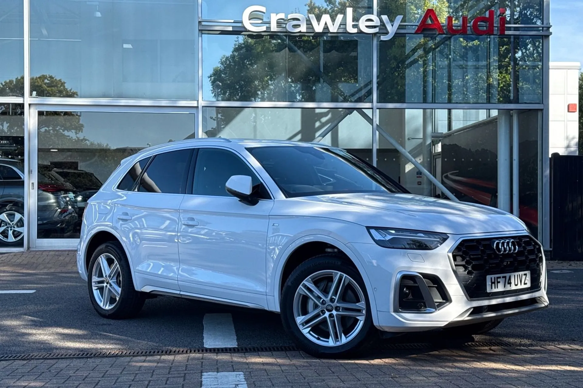 Audi Q5 focused image
