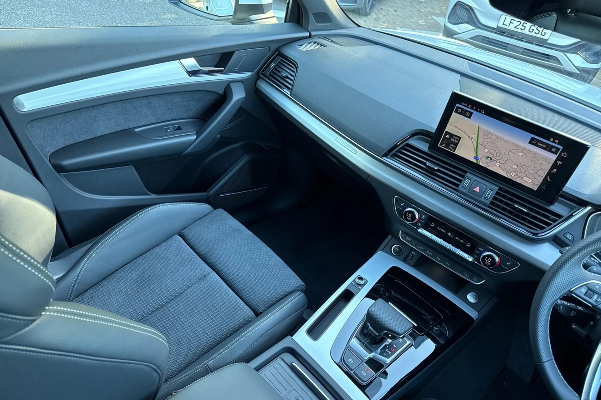 Audi Q5 thumbnail image number 32