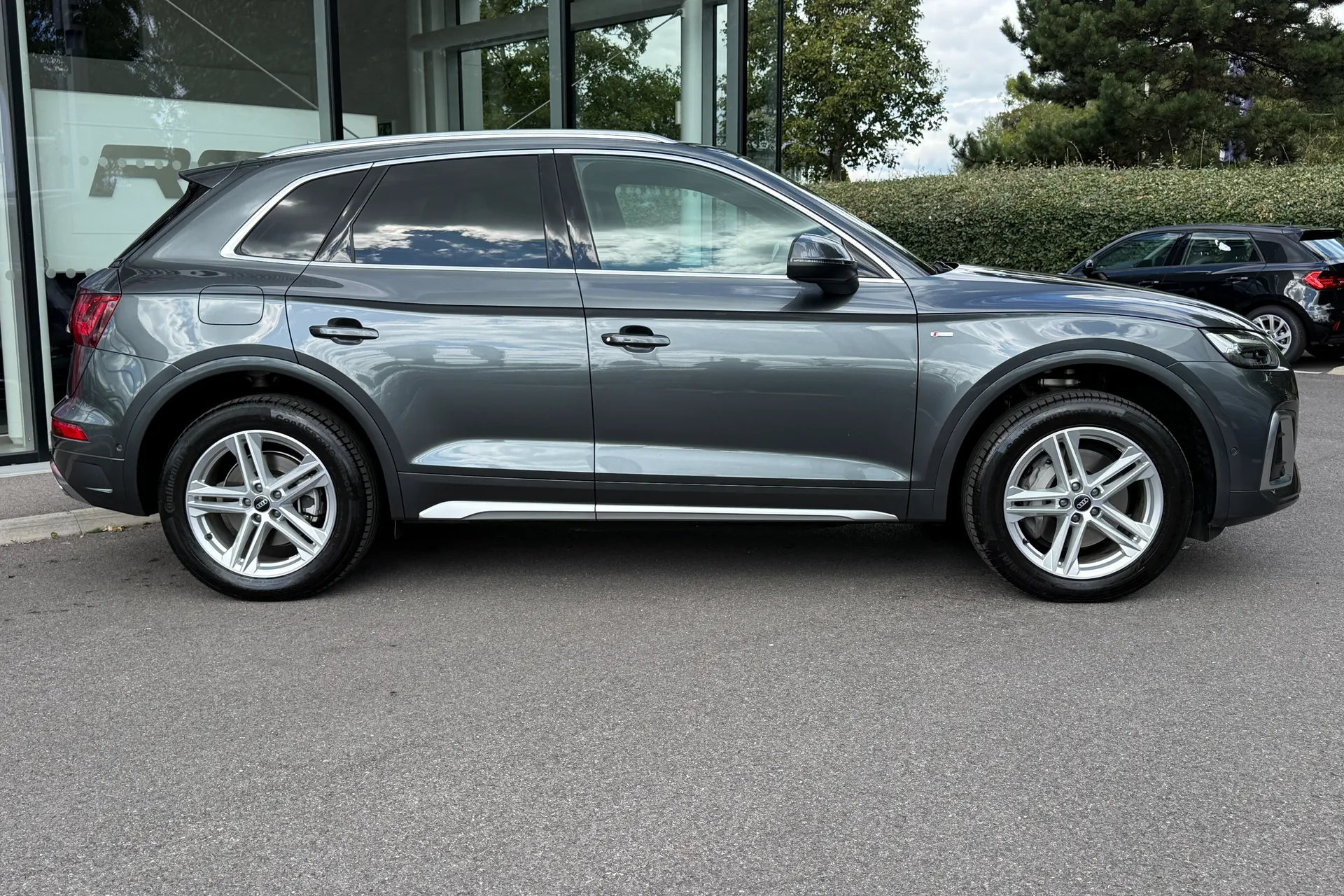 Audi Q5 thumbnail image number 2