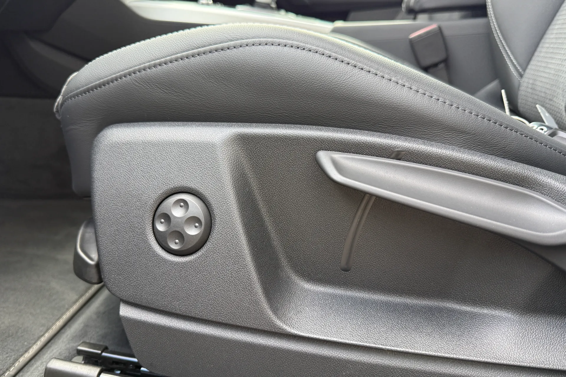 Audi Q5 thumbnail image number 41