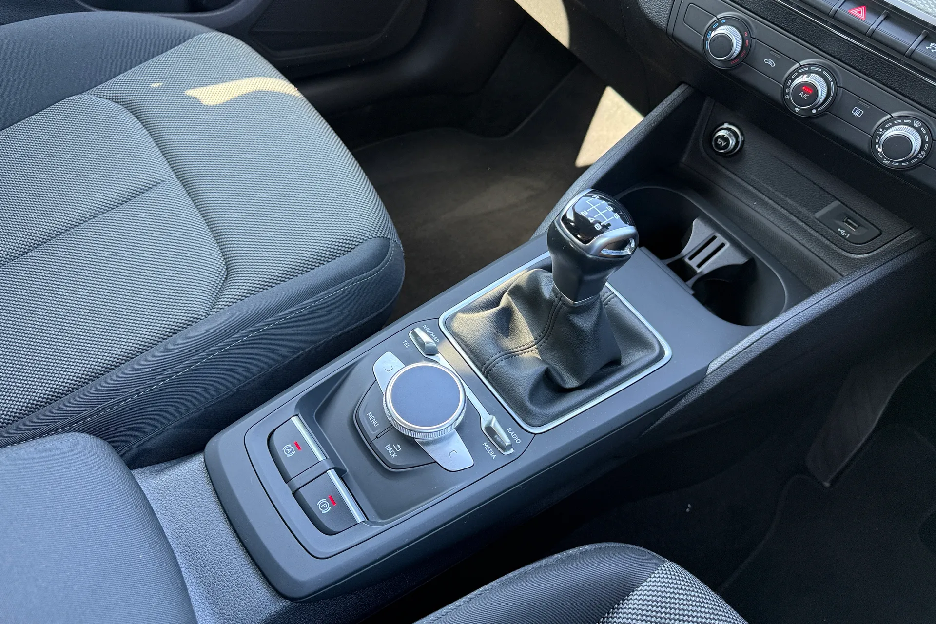 Audi Q2 thumbnail image number 38