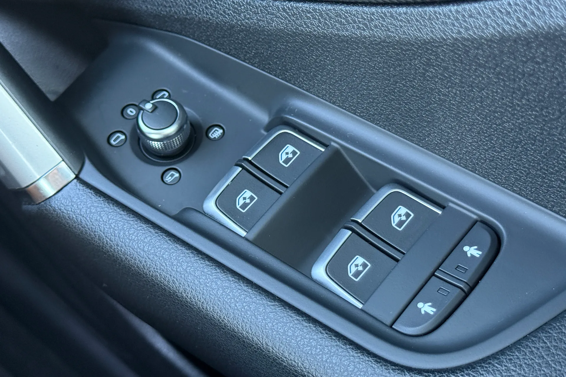 Audi Q2 thumbnail image number 17