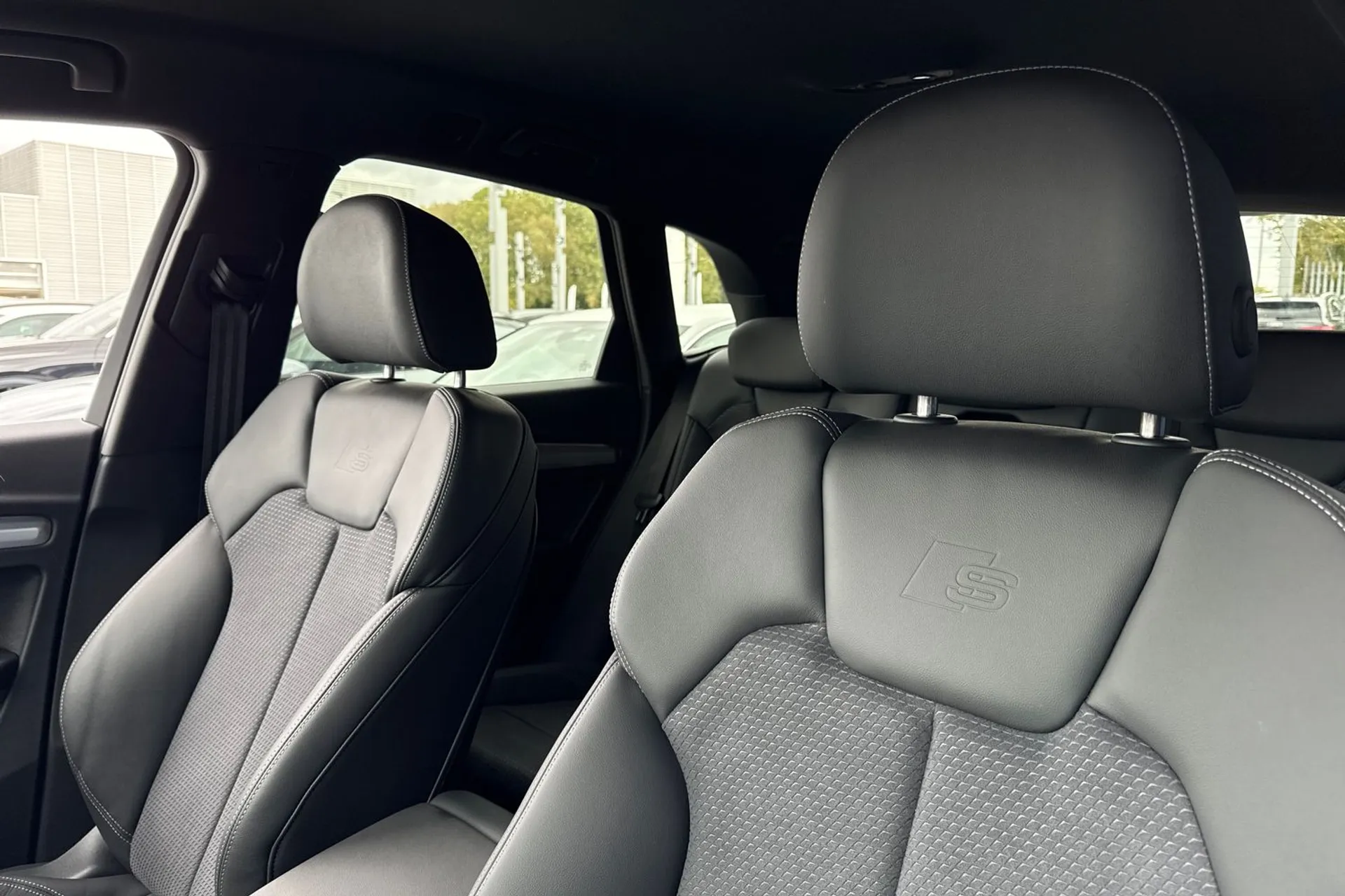 Audi Q5 thumbnail image number 31