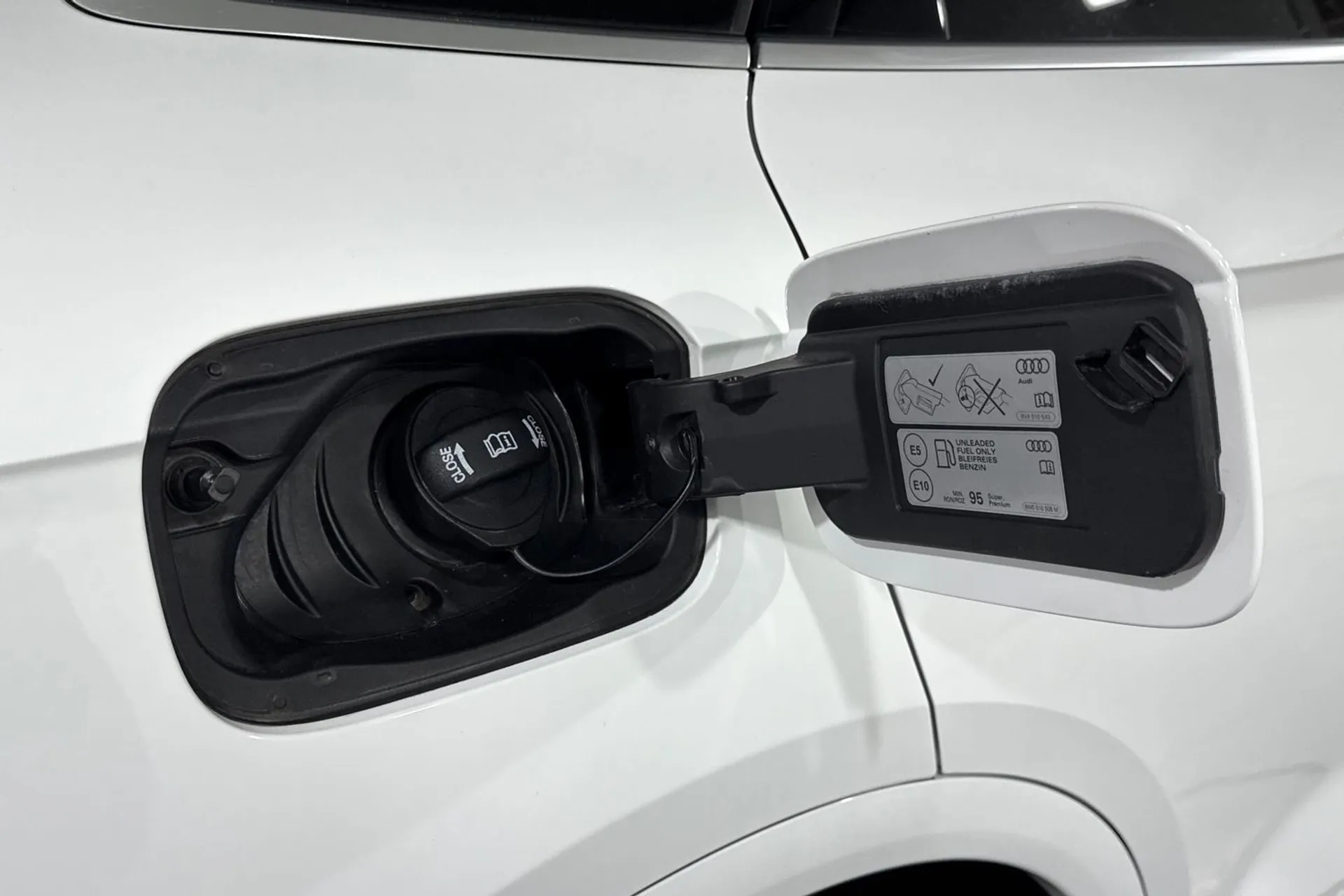 Audi Q5 thumbnail image number 18