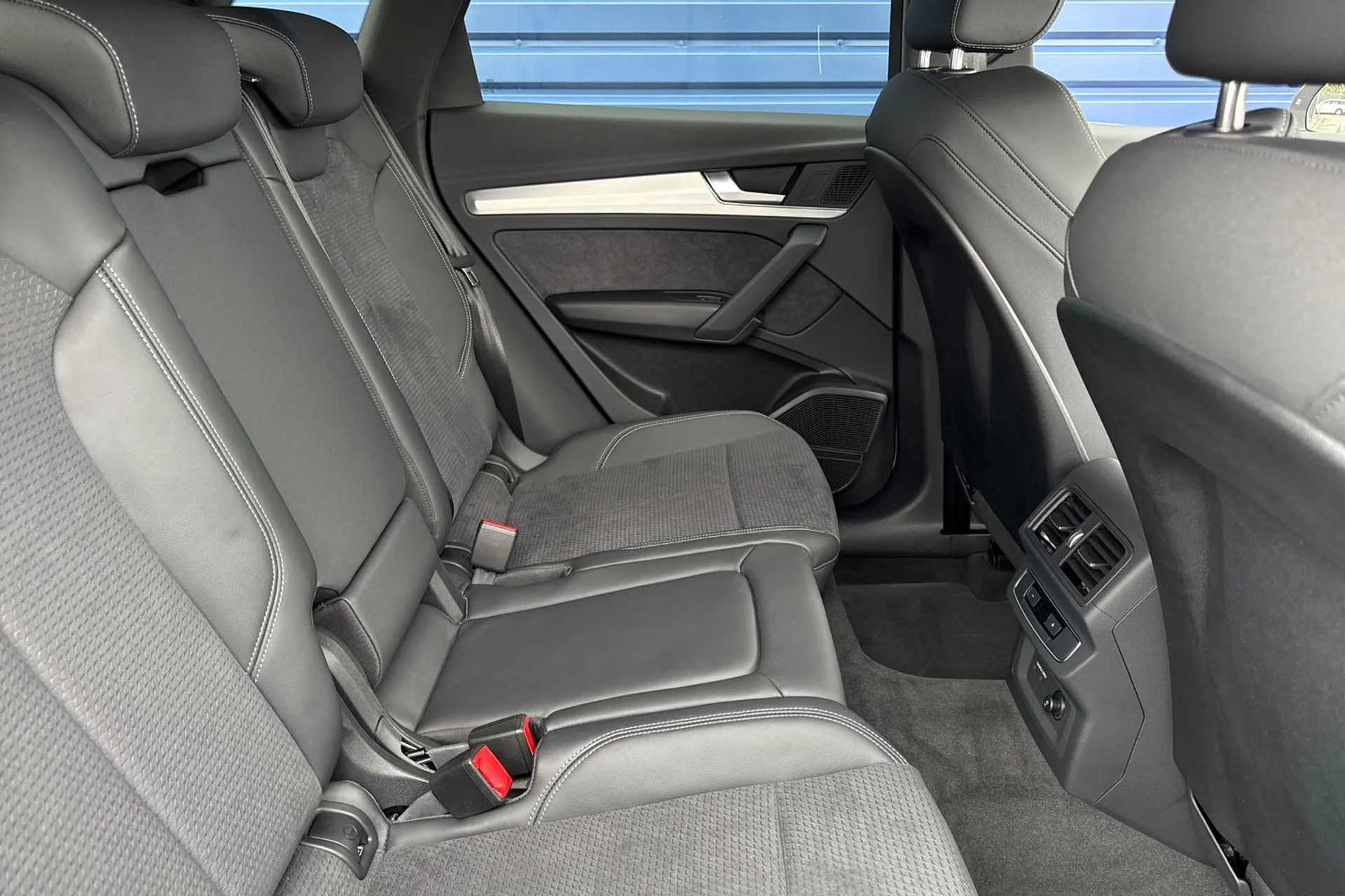 Audi Q5 thumbnail image number 22