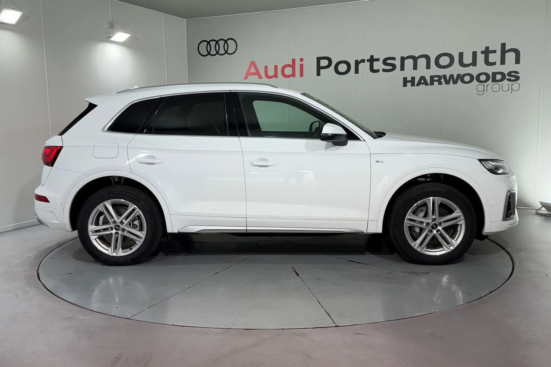 Audi Q5 thumbnail image number 2