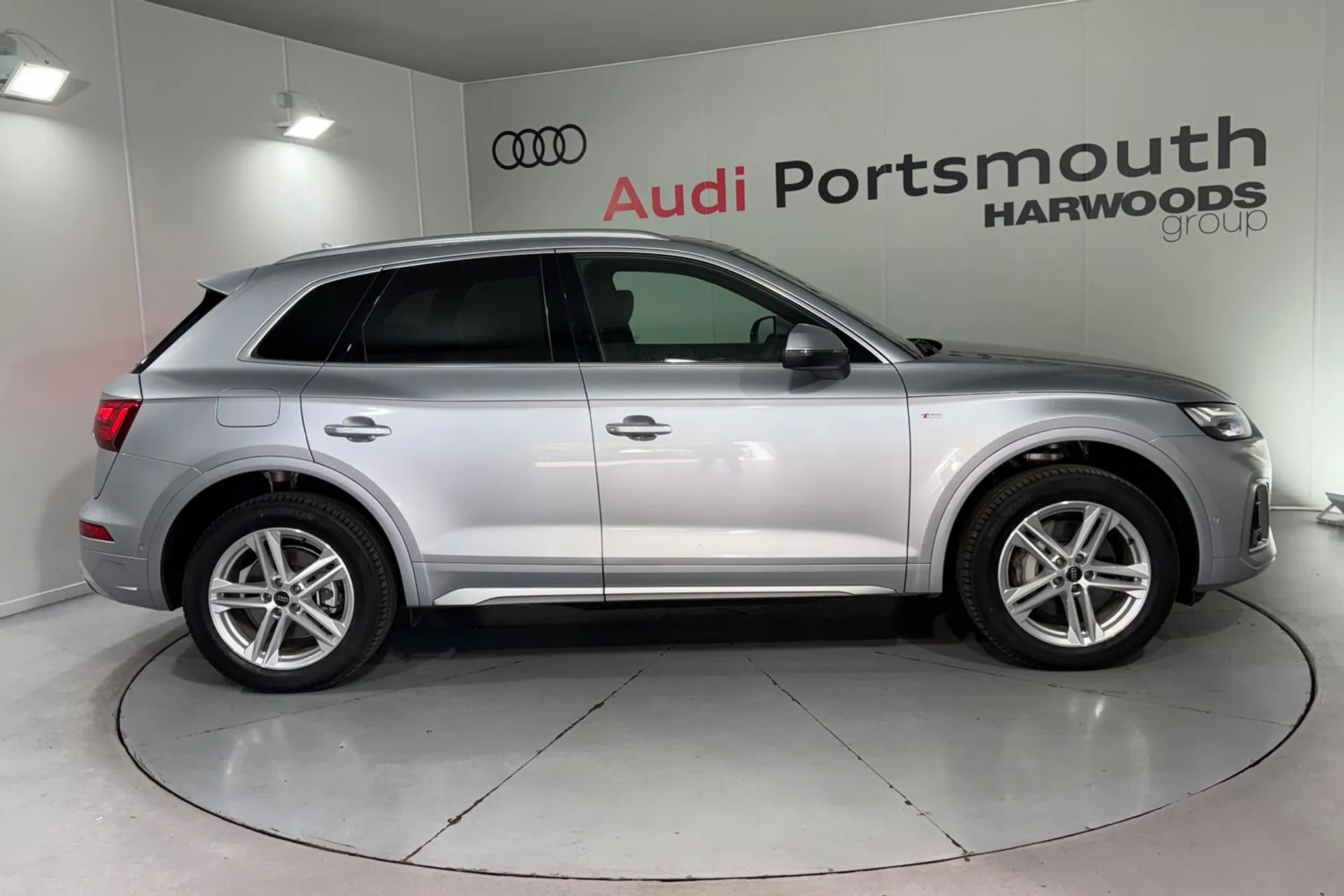 Audi Q5 thumbnail image number 2