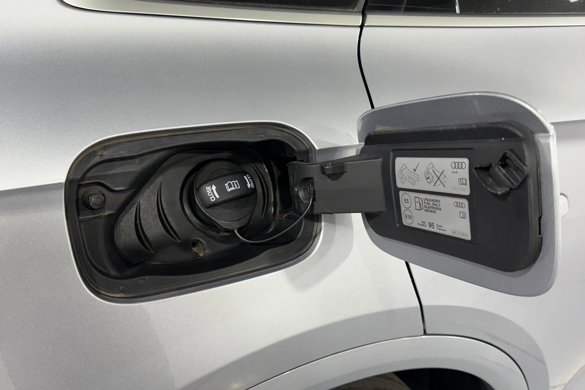 Audi Q5 thumbnail image number 18