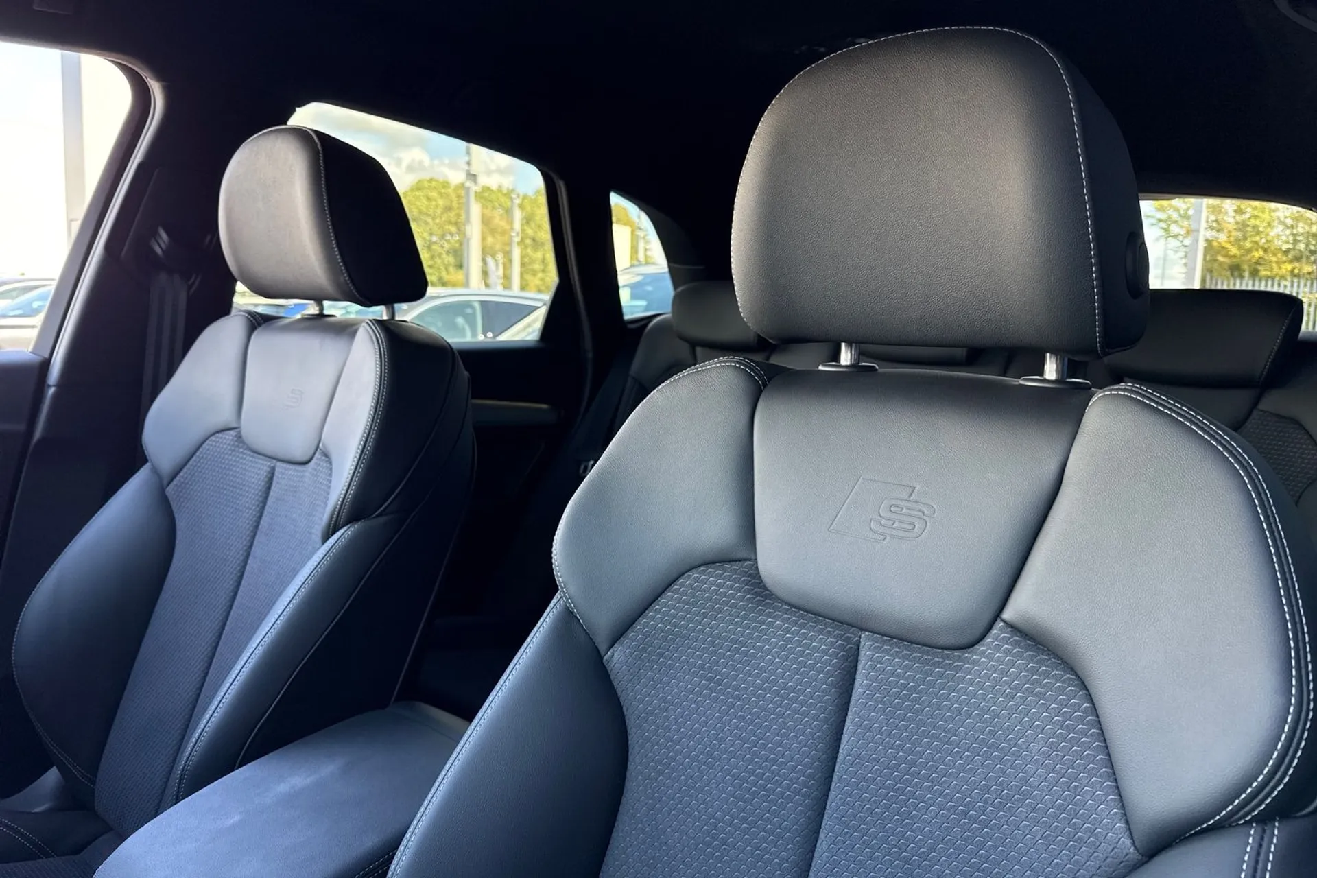 Audi Q5 thumbnail image number 31