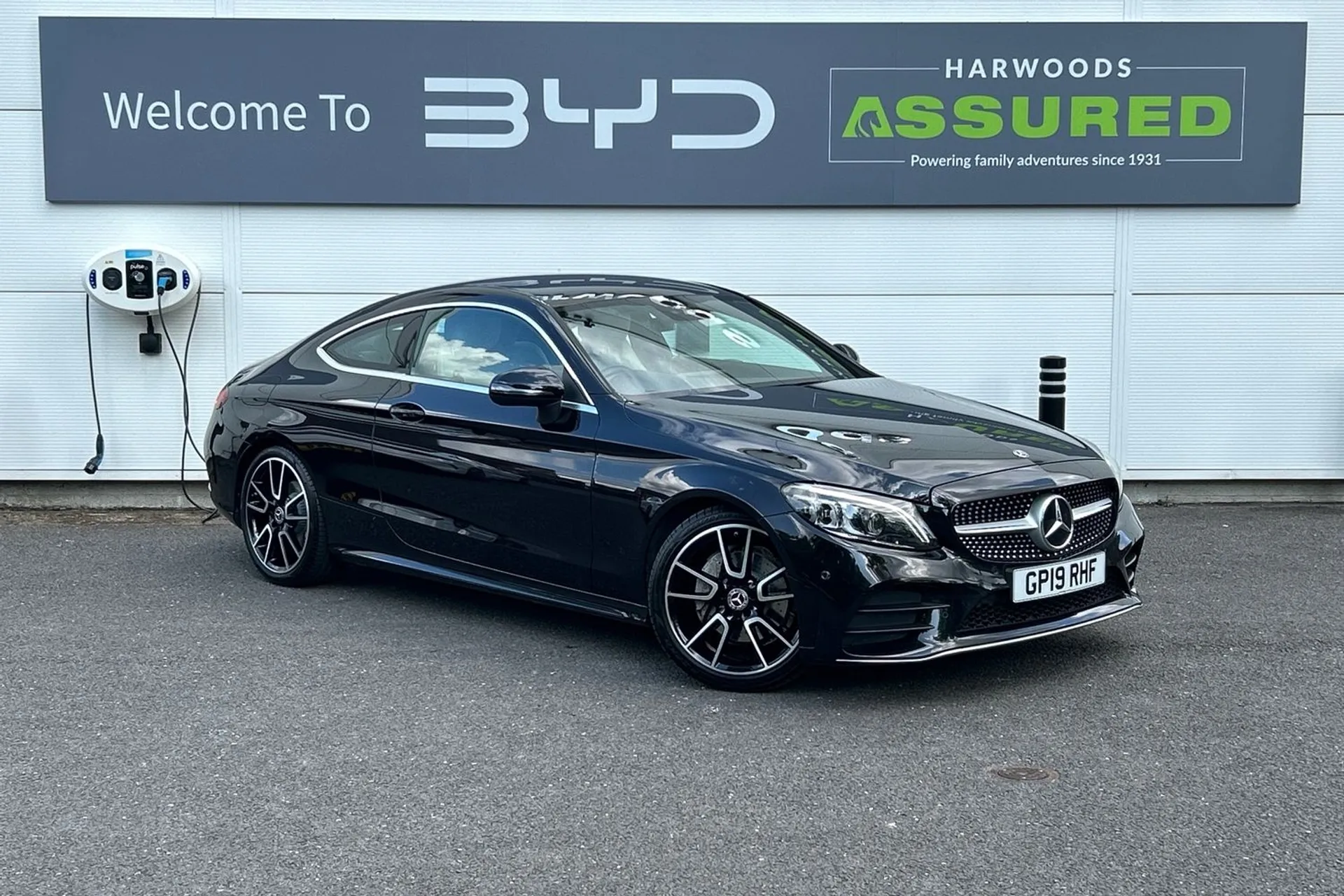 MERCEDES-BENZ C CLASS focused image