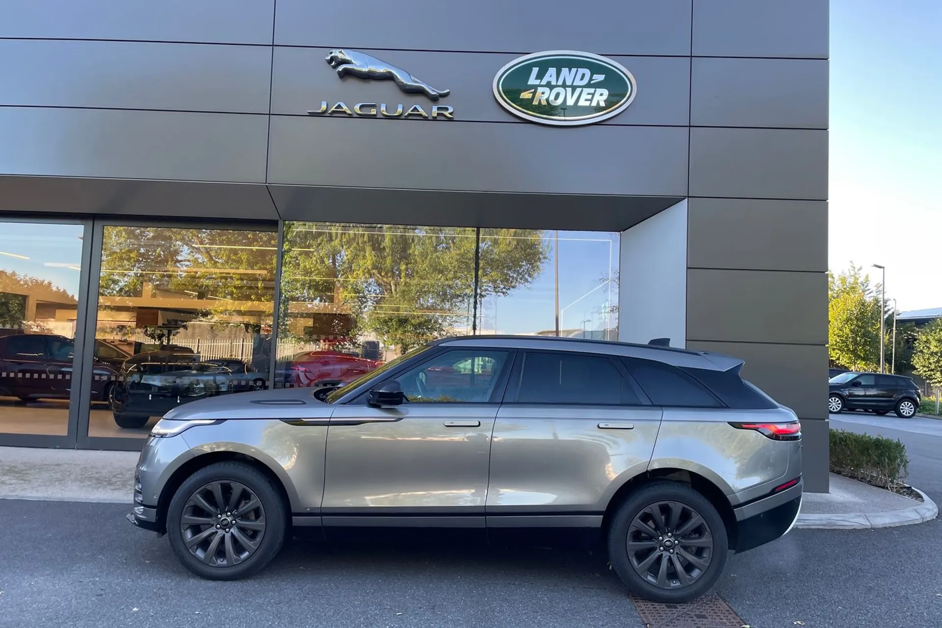 LAND ROVER RANGE ROVER VELAR thumbnail image number 25