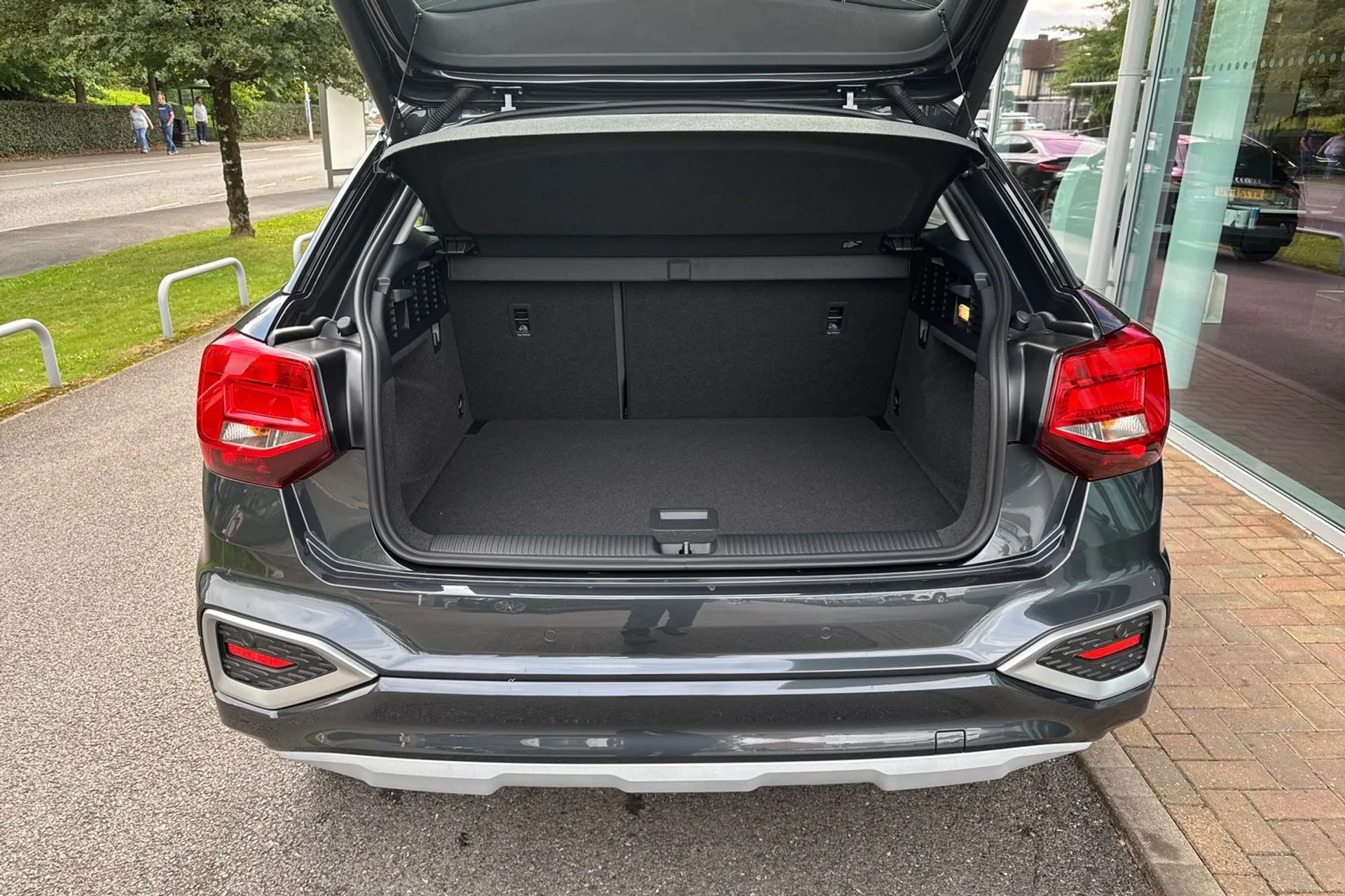 Audi Q2 thumbnail image number 18