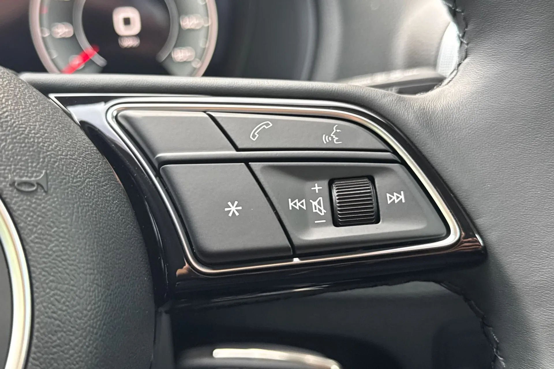 Audi Q2 thumbnail image number 36