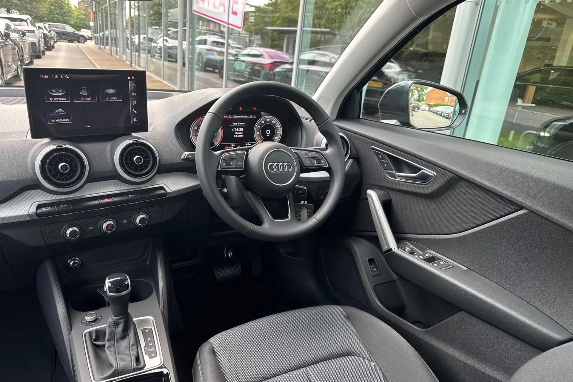 Audi Q2 thumbnail image number 32