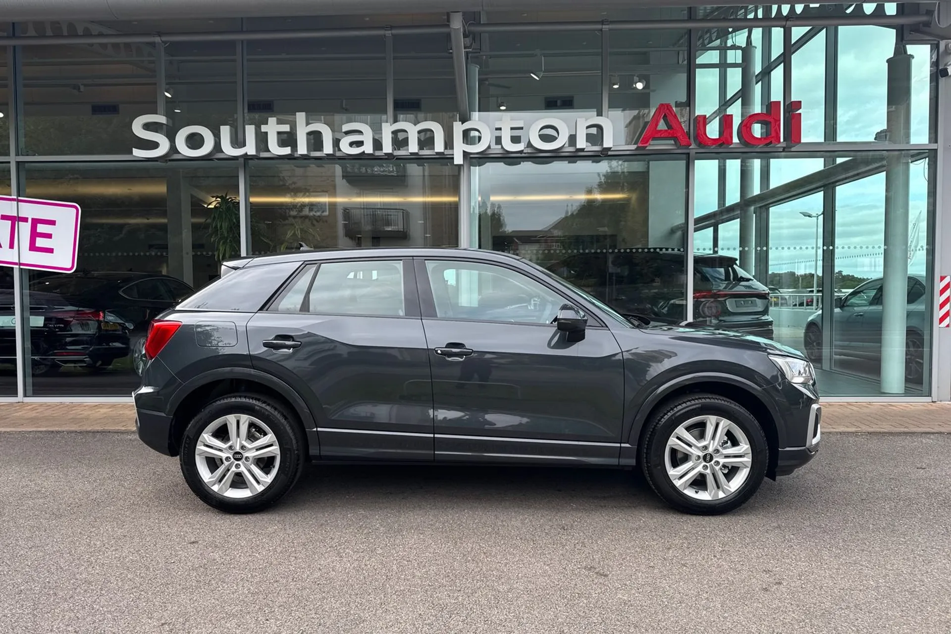 Audi Q2 thumbnail image number 2
