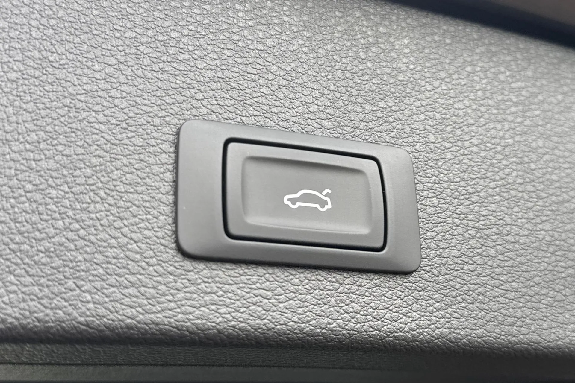 Audi Q2 thumbnail image number 19