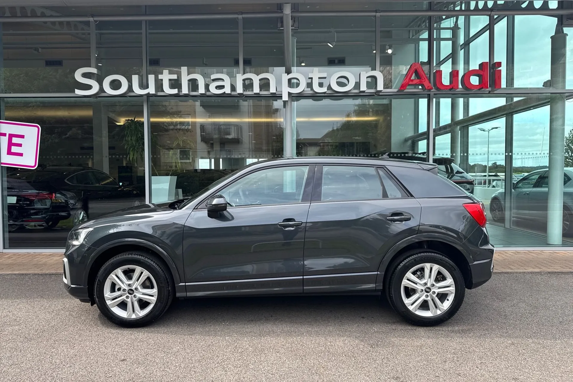 Audi Q2 thumbnail image number 8