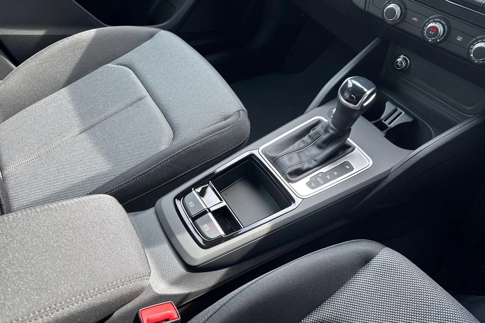 Audi Q2 thumbnail image number 40