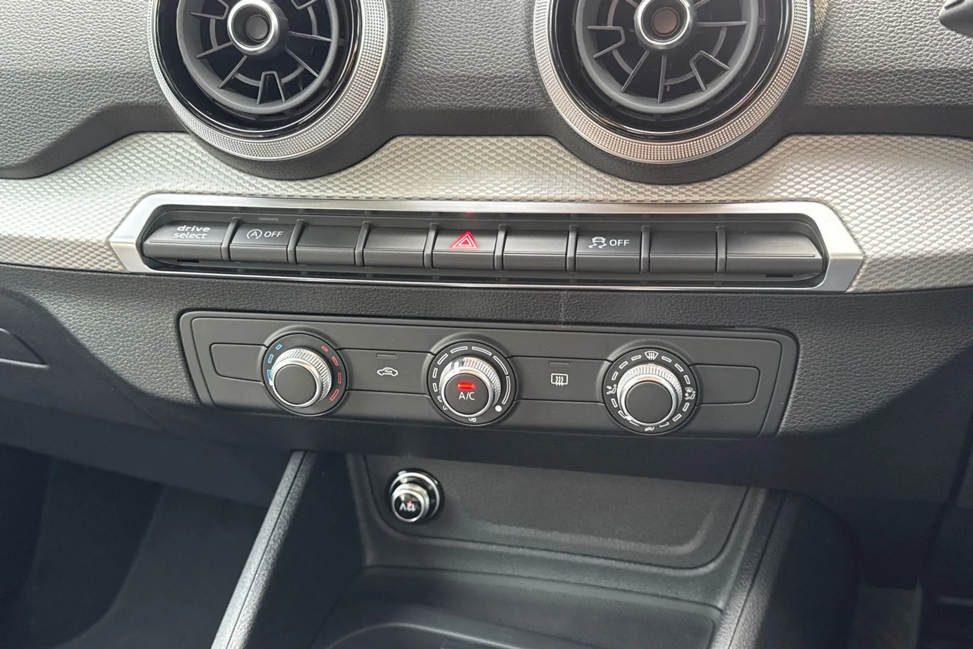 Audi Q2 thumbnail image number 38