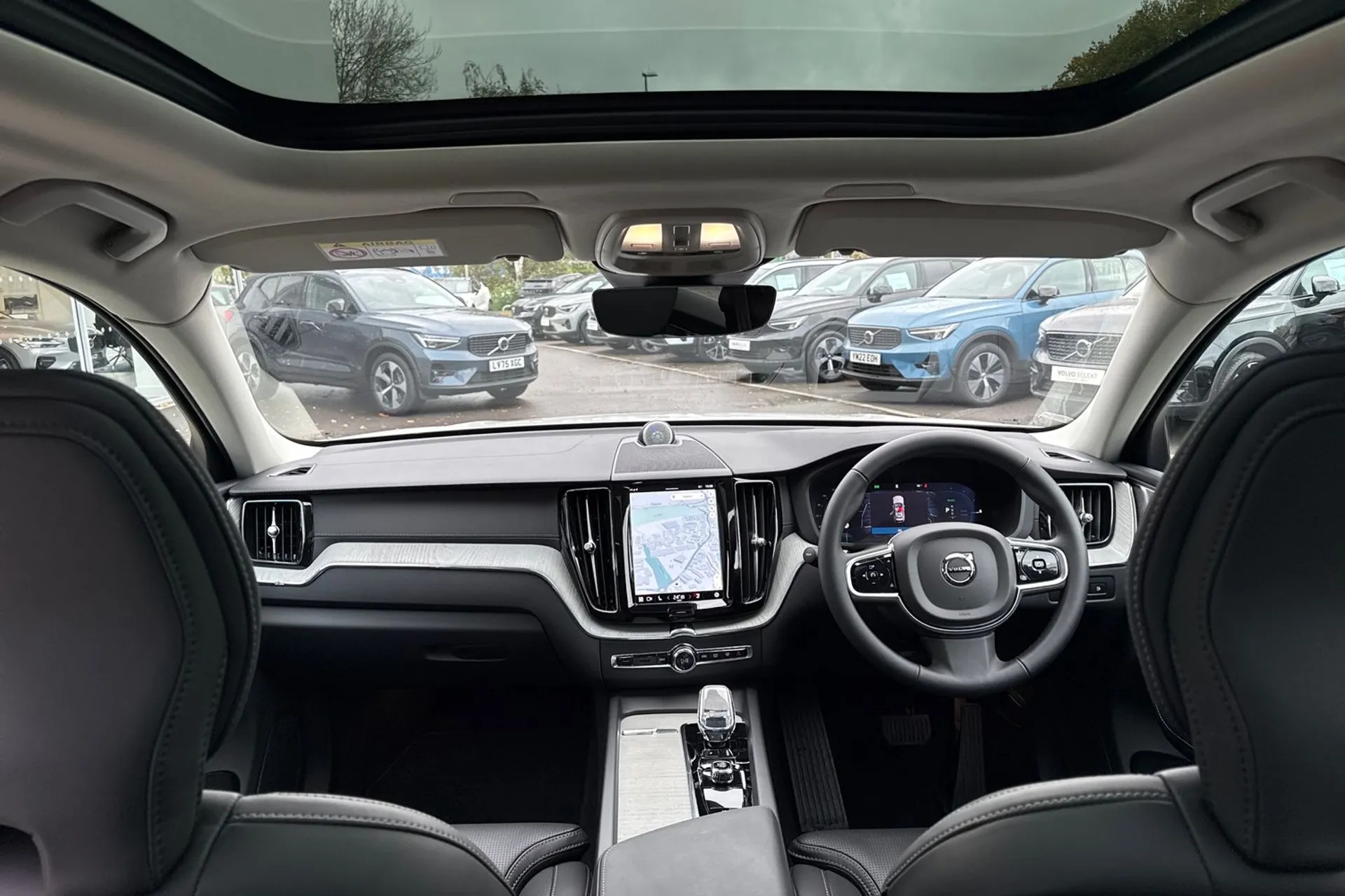 Volvo XC60 thumbnail image number 3