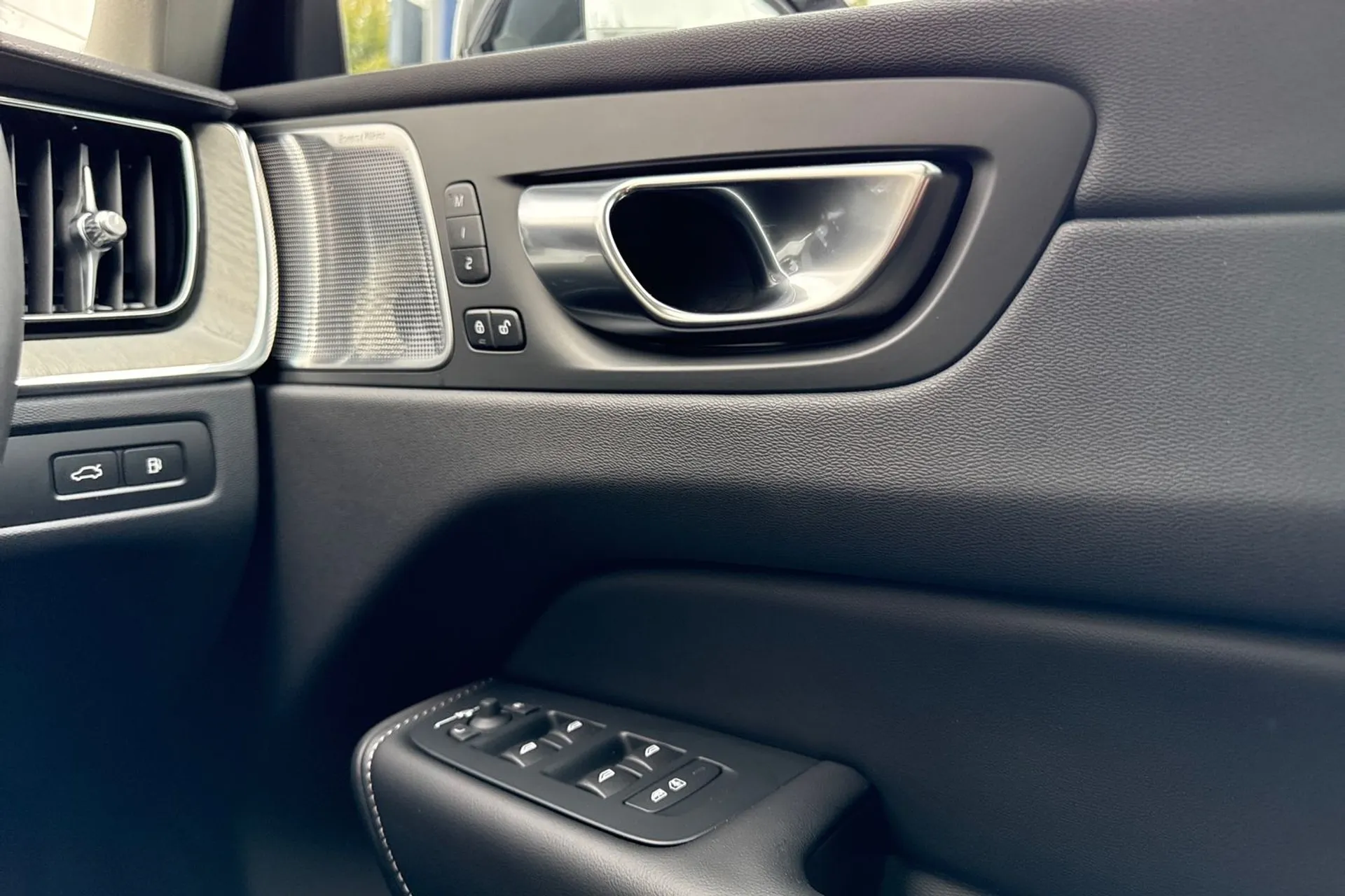 Volvo XC60 thumbnail image number 42