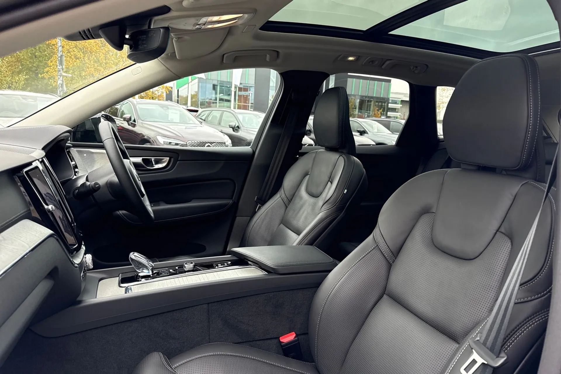 Volvo XC60 thumbnail image number 28